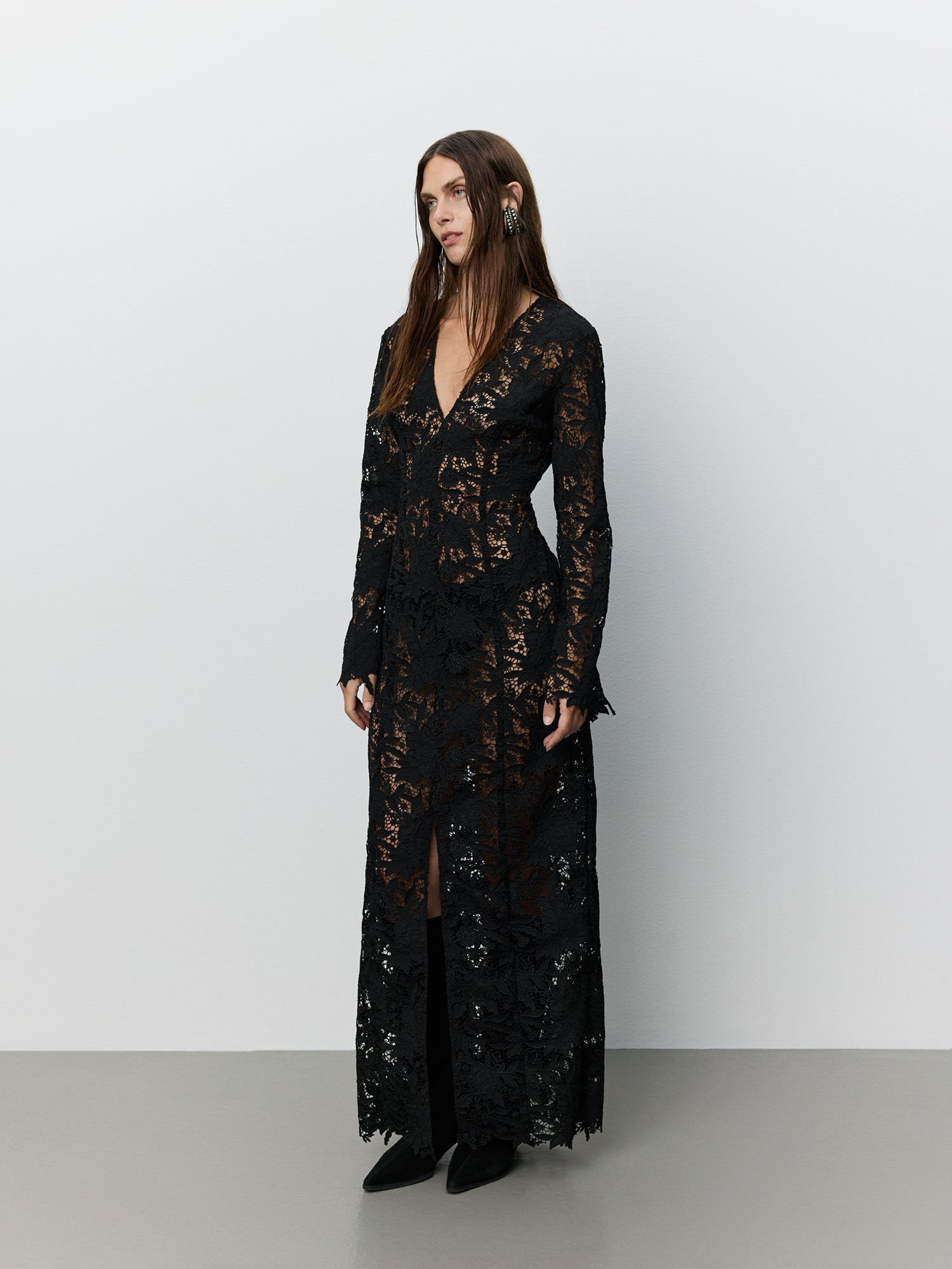 sofie-schnoor-icon-olynoorsw-lace-dress-schwarz-spitze image 2