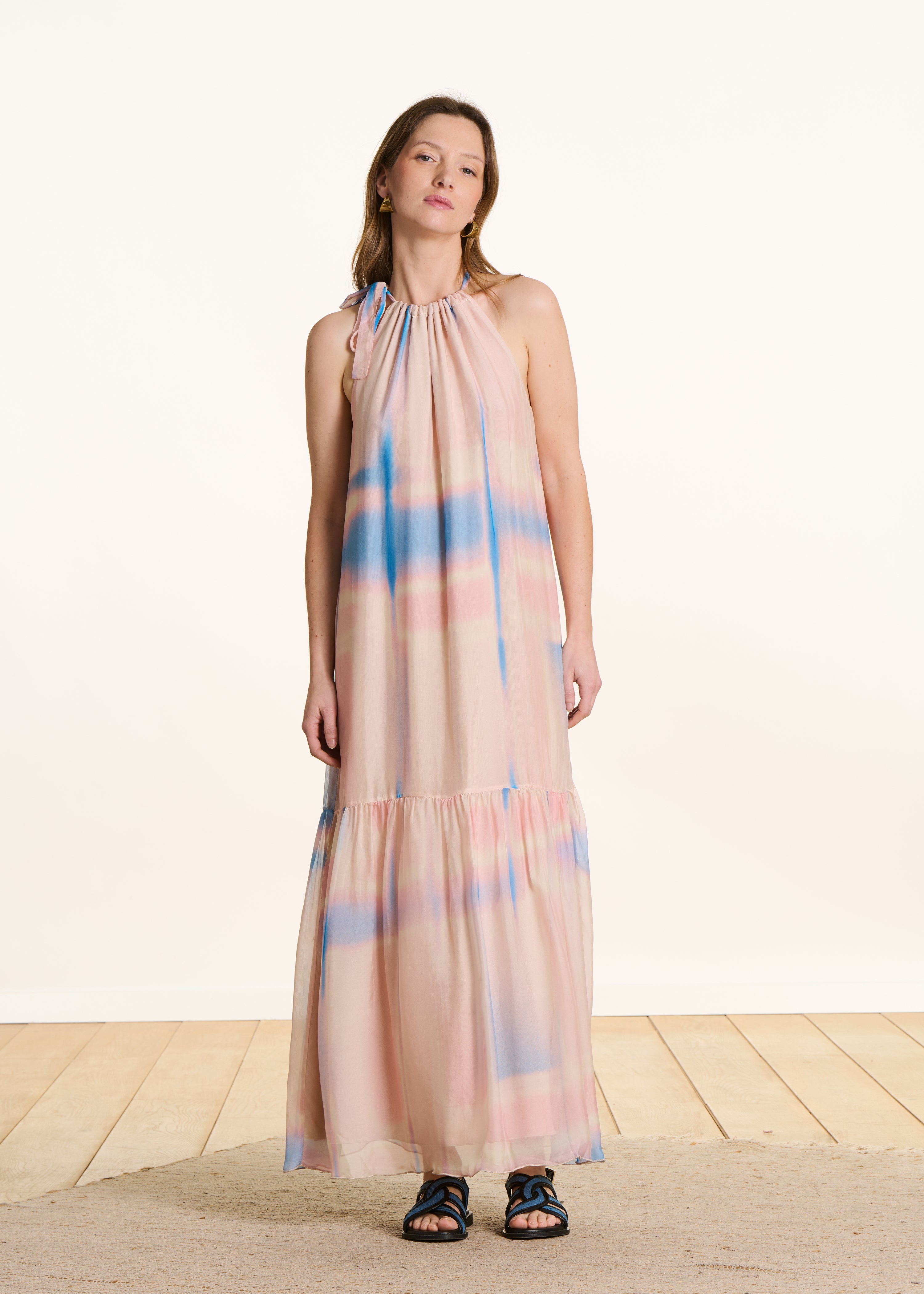 la-f-e-marabout-e-fursi-maxikleid-rosa-kleid-tie-dye-batik image 2