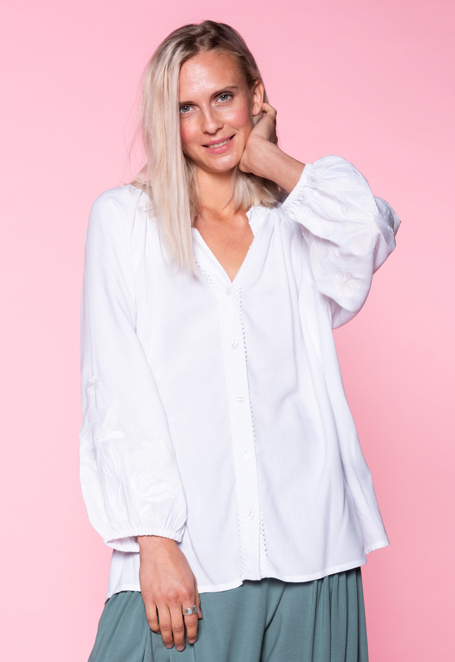 moshiki-dress-i-101-s26top-sr4-bluse-wei-bestickte-rmel image 2