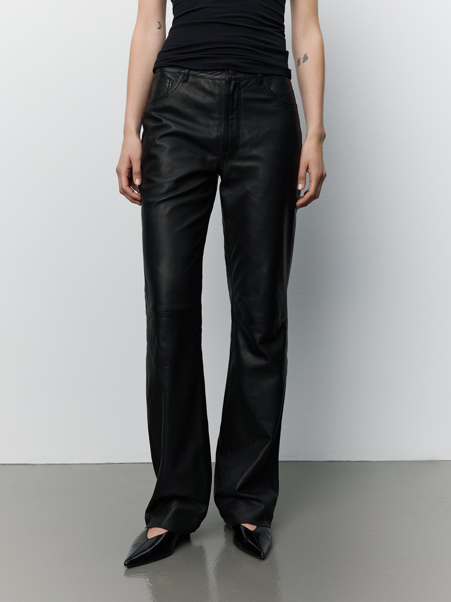 sofie-schnoor-gattisw-lederhose-schwarz-100-lammleder image 6