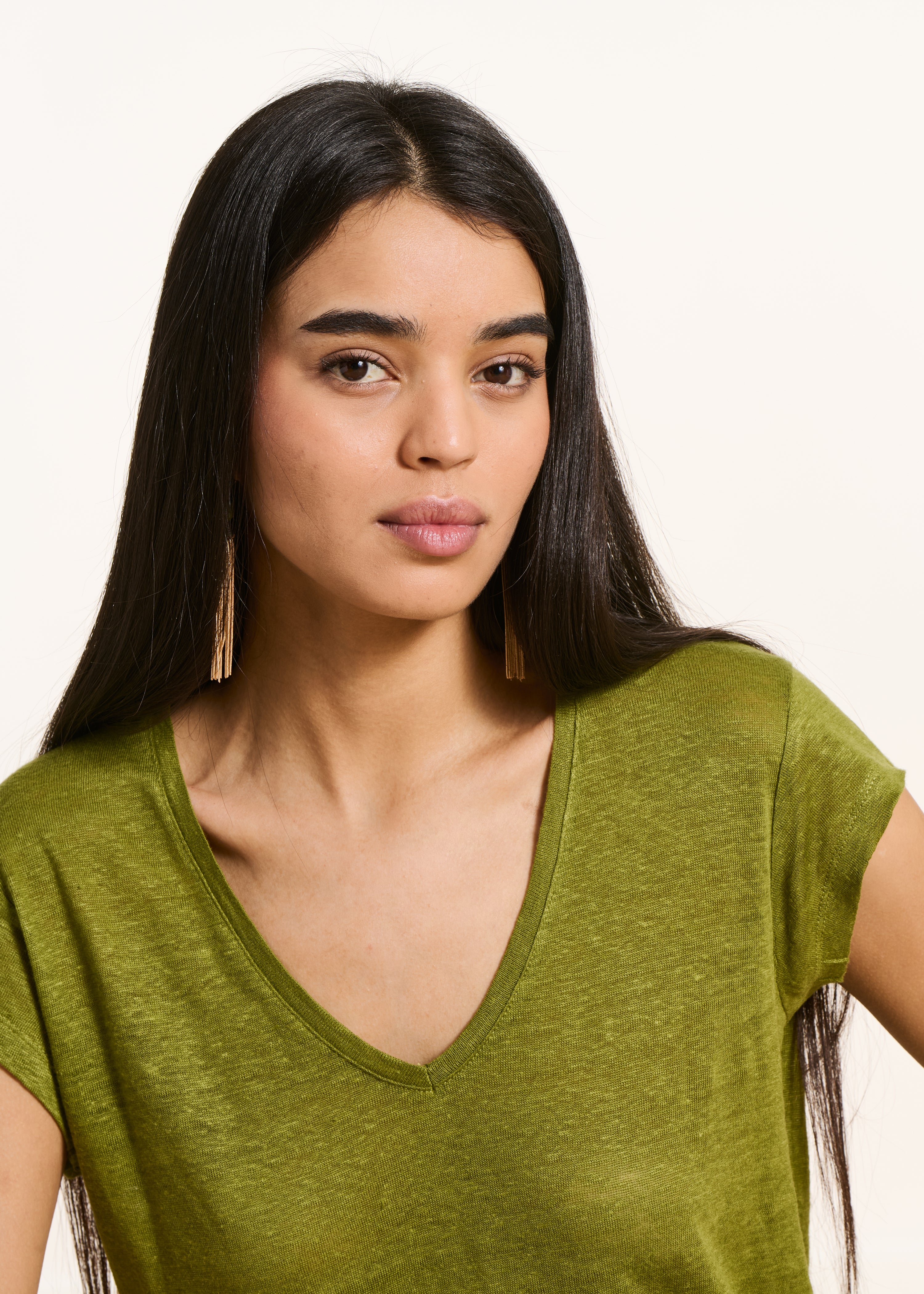 la-f-e-marabout-e-davia-t-shirt-oliv-leinen-v-ausschnitt image 5