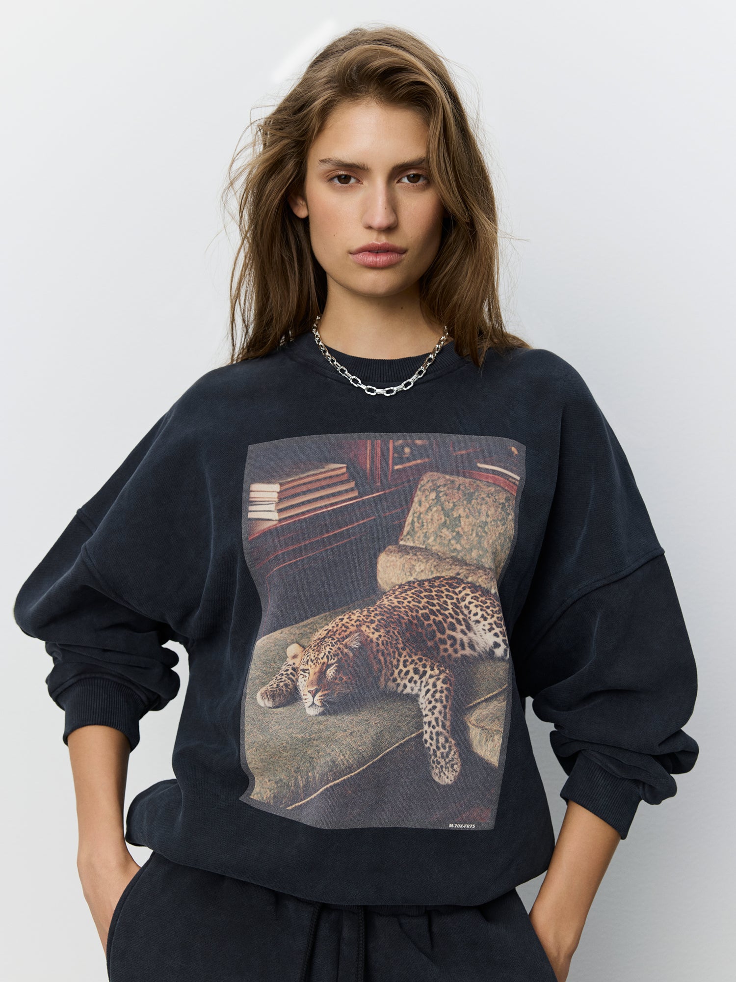 sofie-schnoor-women-paros-sweatshirt-washed-black-baumwolle image 5