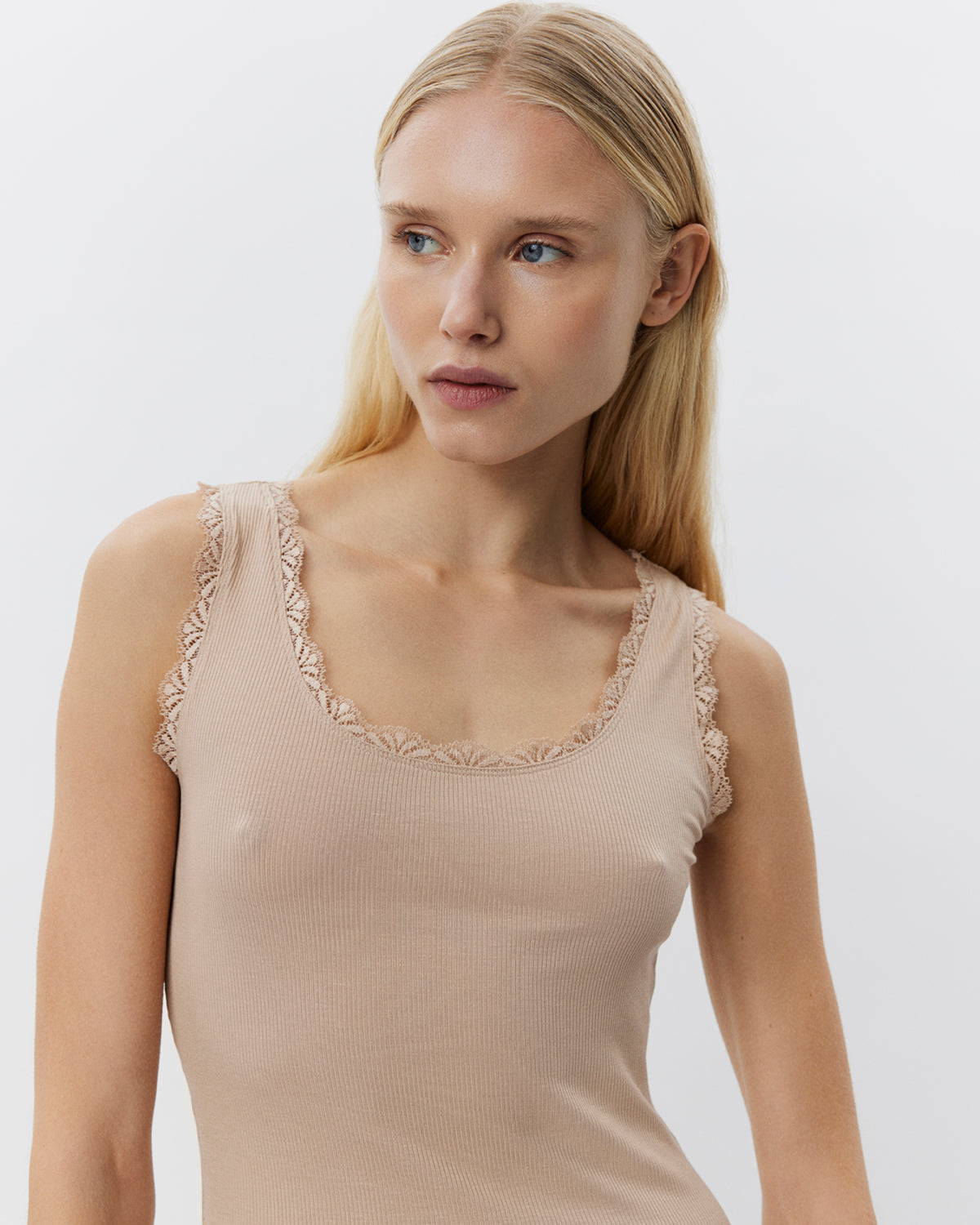 sofie-schnoor-women-ulrikkesw-top-beige-spitze image 3