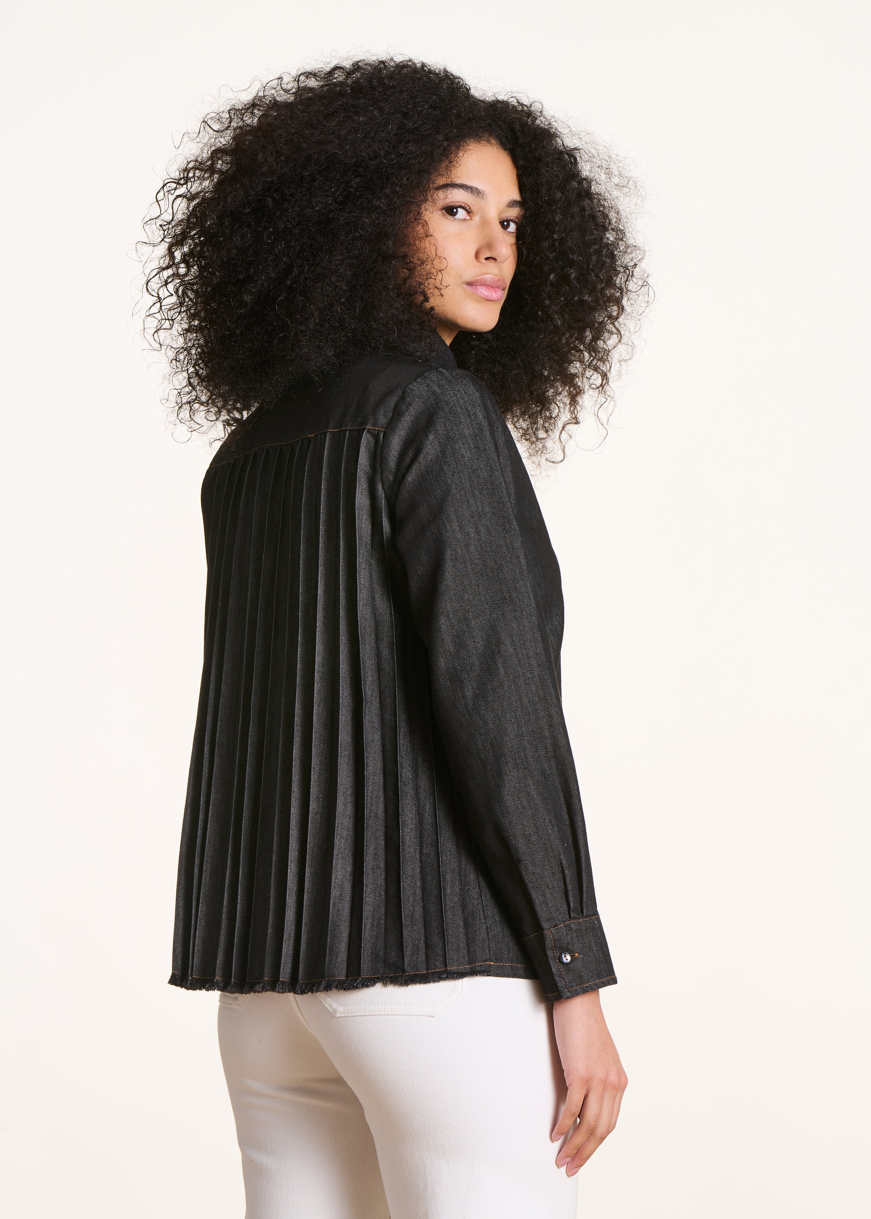 la-f-e-marabout-e-epnos-schwarze-jeans-bluse-langarm image 3