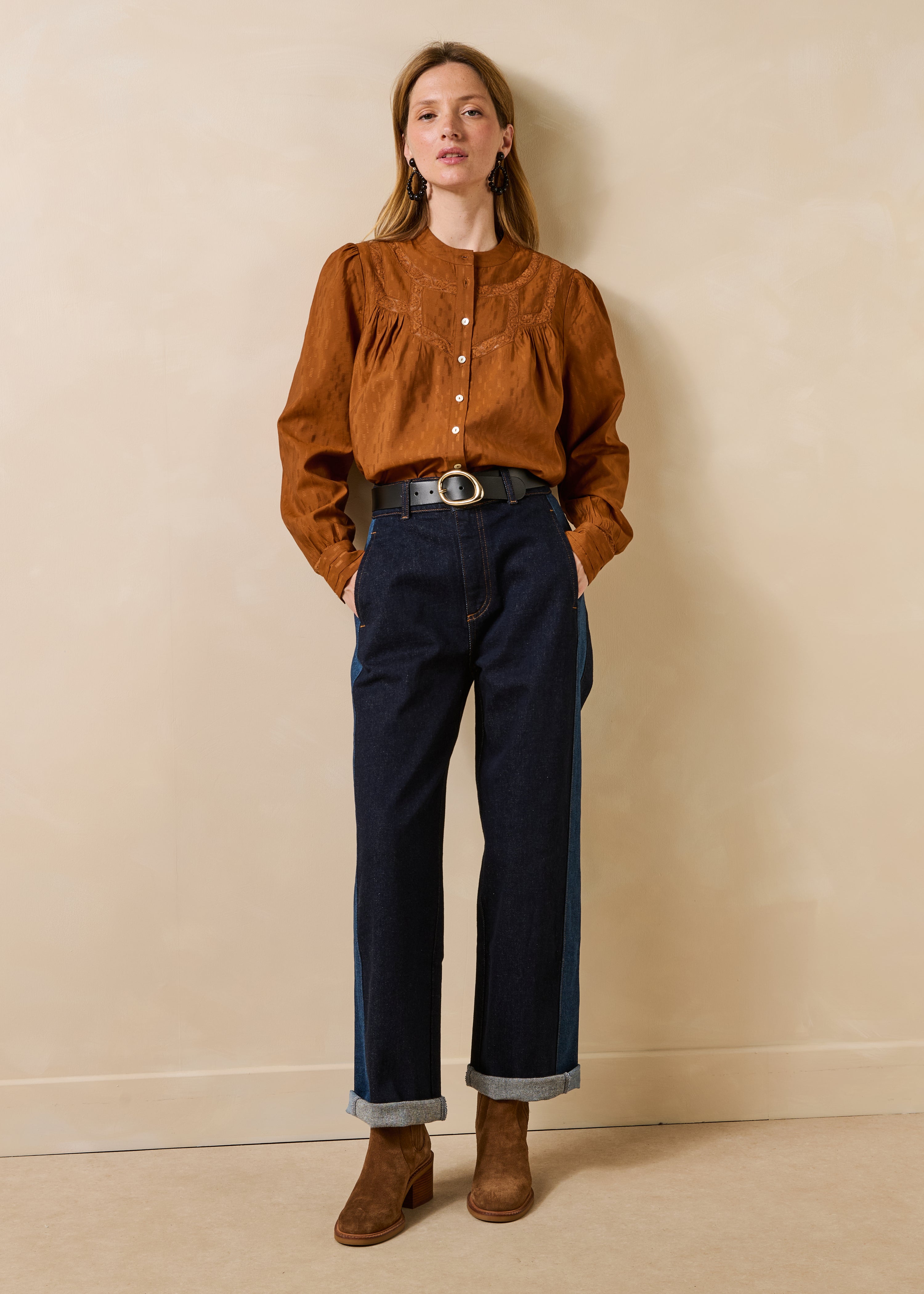 la-f-e-marabout-e-gorane-bluse-cognac-jacquard-spitze image 2