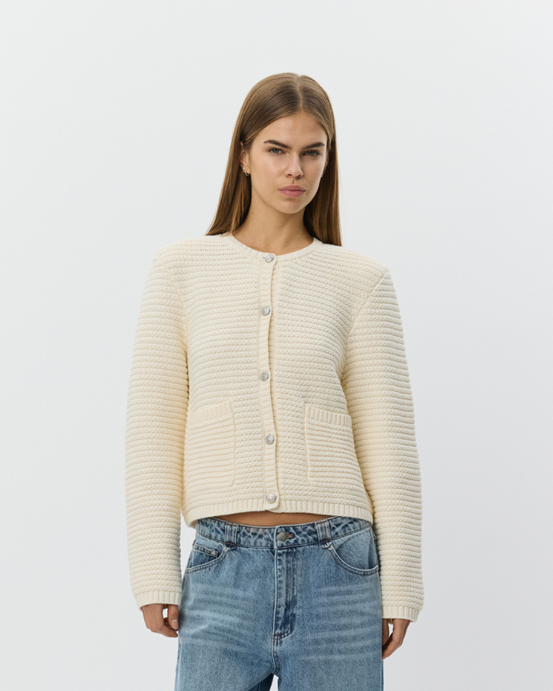 sofie-schnoor-kyrasw-strickjacke-damen-off-white-mit-knopf image 5