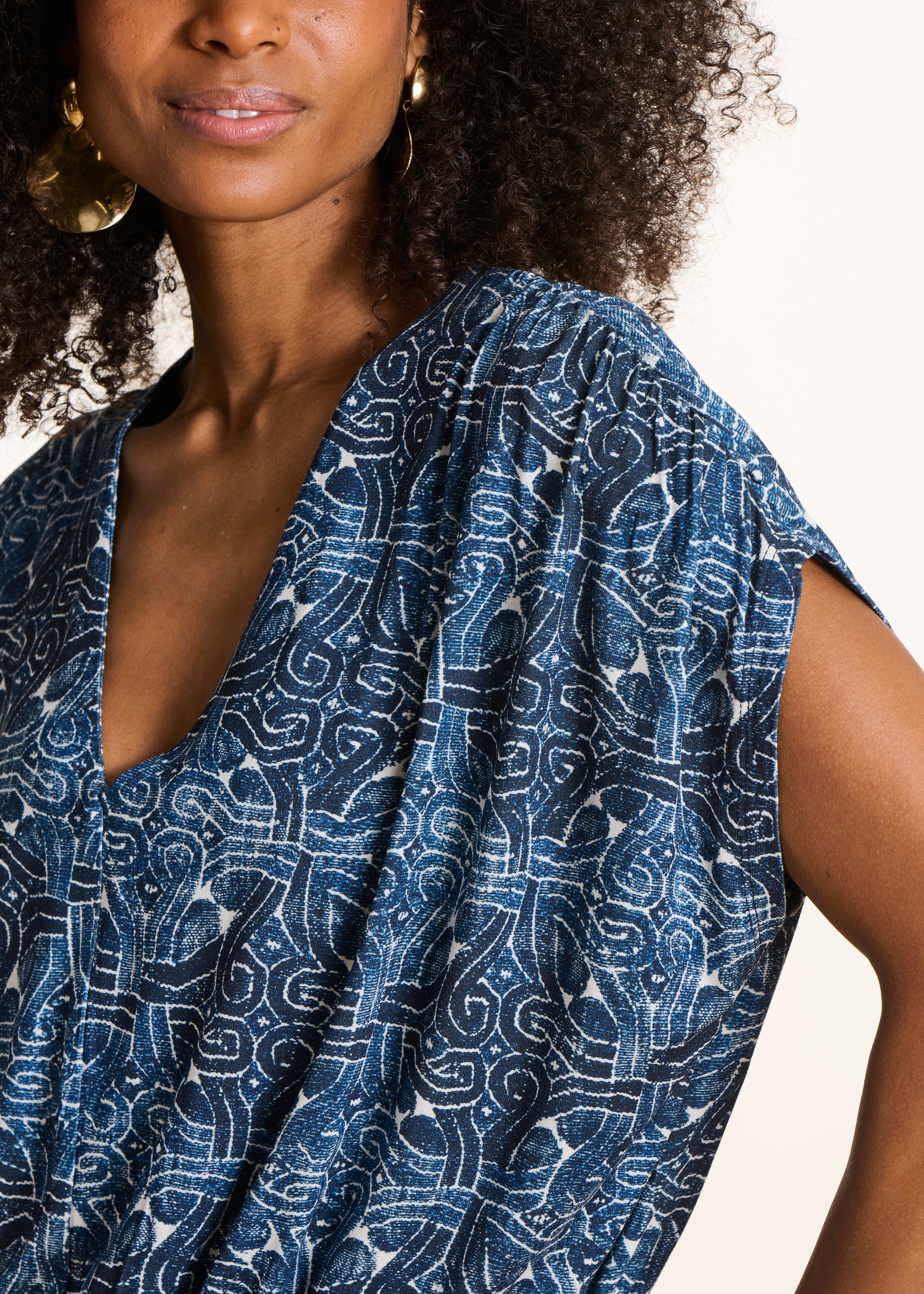 la-f-e-marabout-e-finca-t-shirt-blau-v-ausschnitt image 5