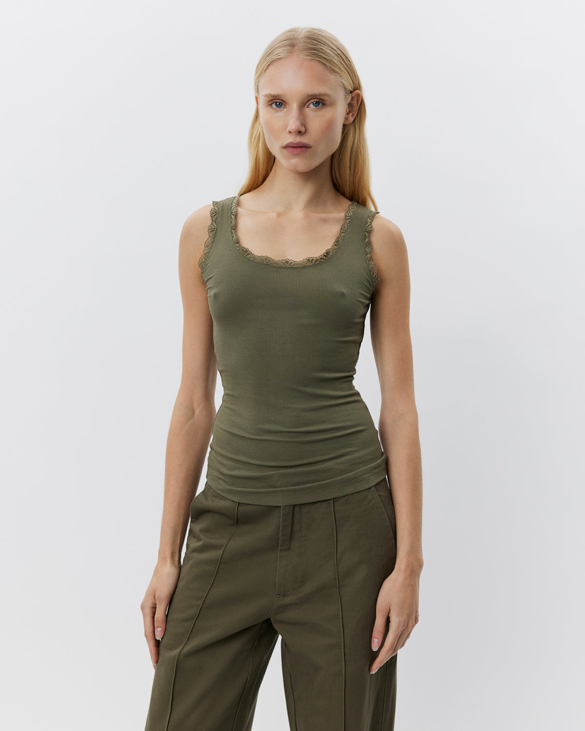 sofie-schnoor-ulrikkesw-snos245-top-army-green-spitze image 2