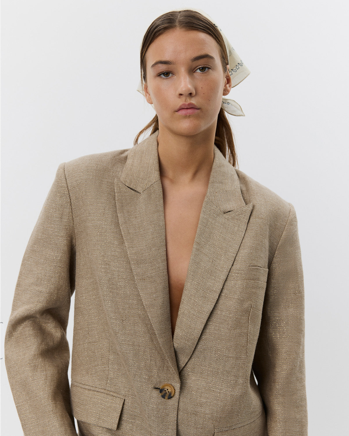 sofie-schnoor-lovellesw-leinen-blazer-hellbraun image 5