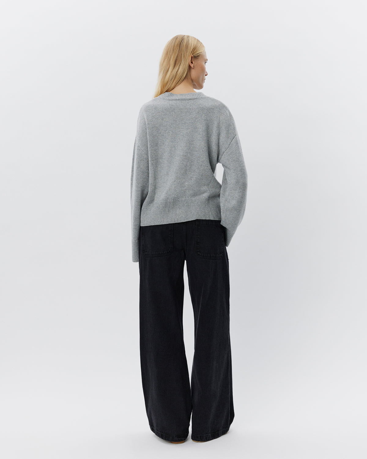 sofie-schnoor-levasw-cardigan-grau-mel-v-ausschnitt image 4