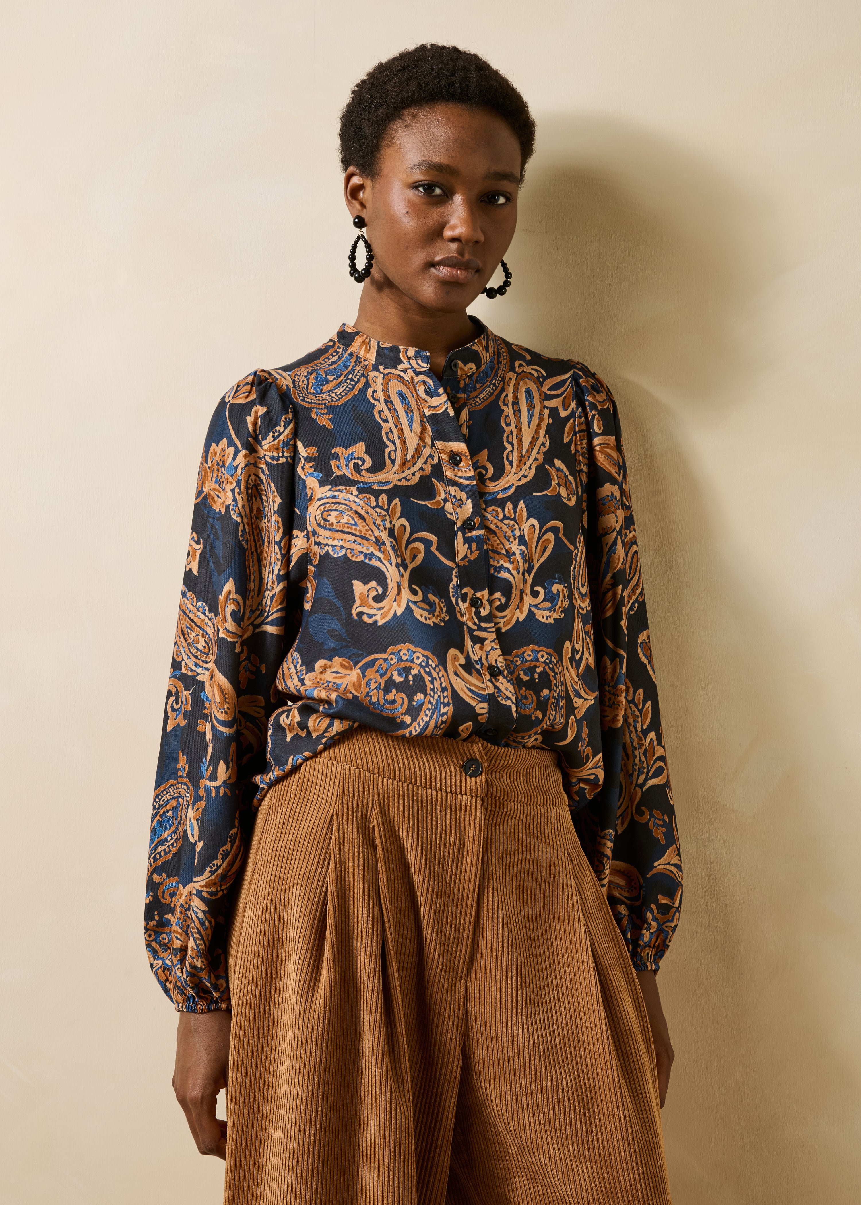 la-f-e-marabout-e-getanoa-bluse-dunkelblau-paisley image 1