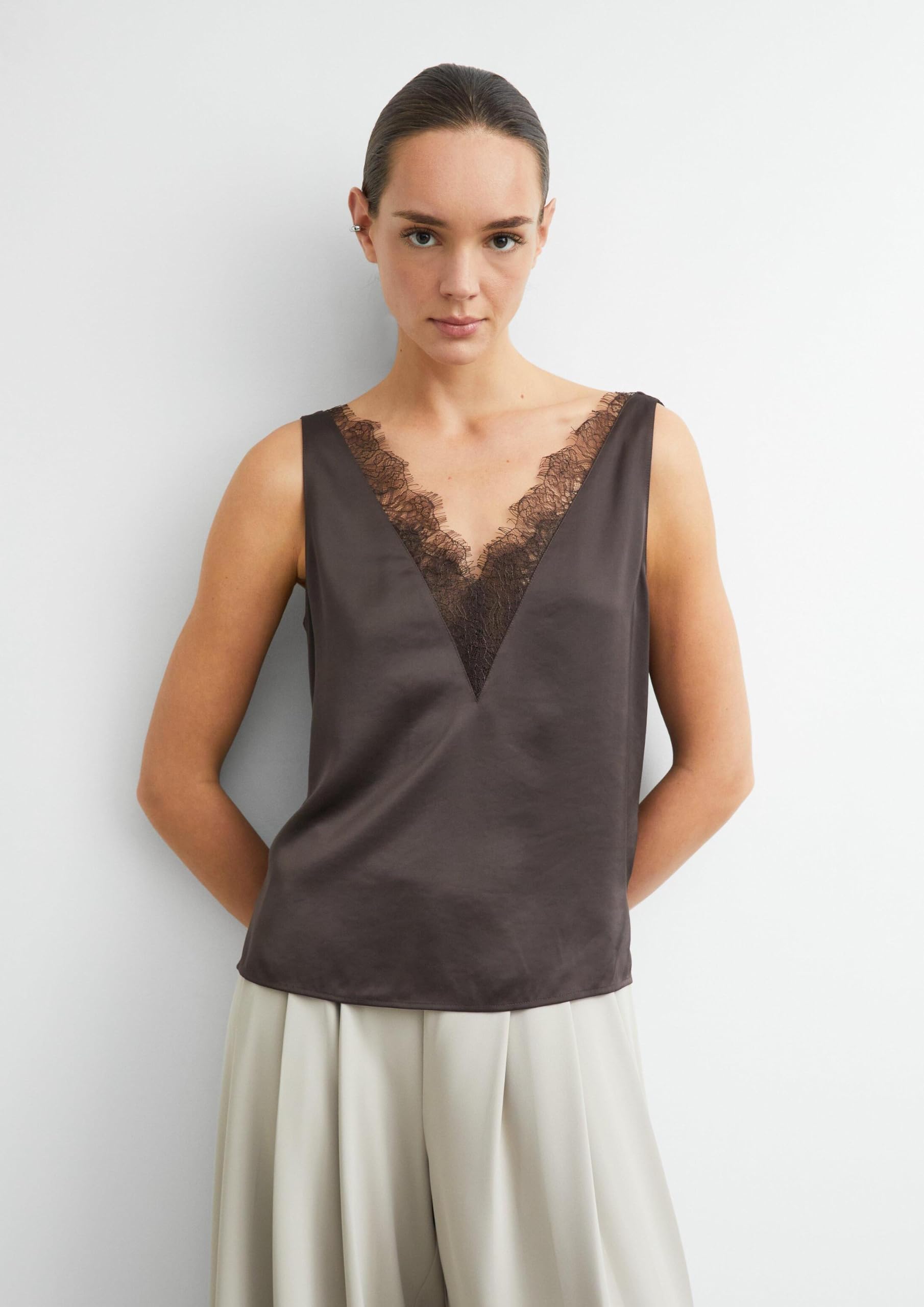 comma-bluse-v-ausschnitt-spitze-satin-rmellos image 6