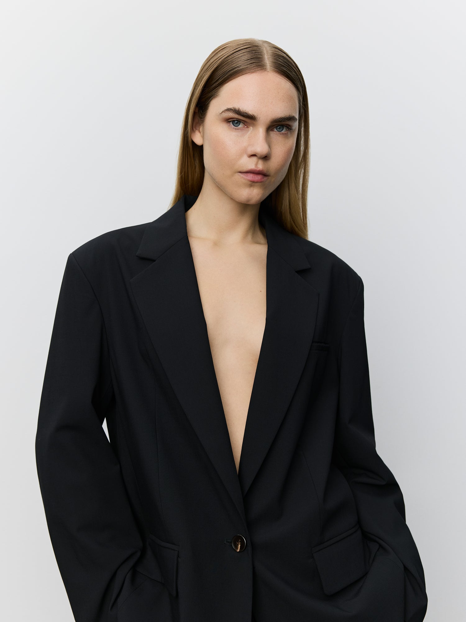 sofie-schnoor-women-elnasw-blazer-schwarz-oversized image 5