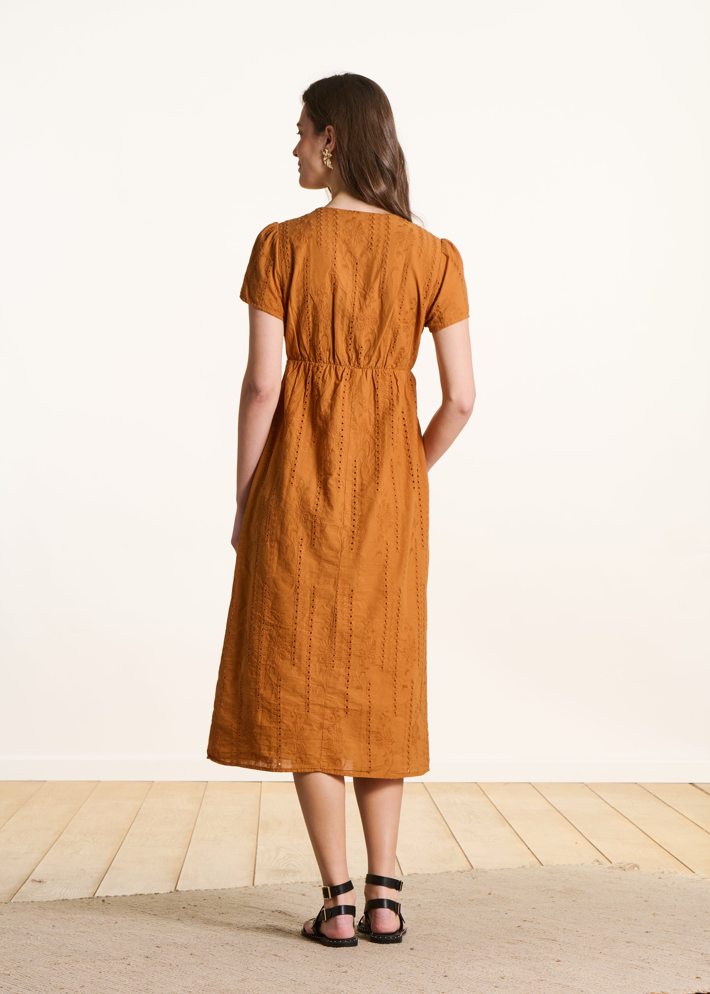 la-f-e-marabout-e-volley-midikleid-ocker-broderie image 2