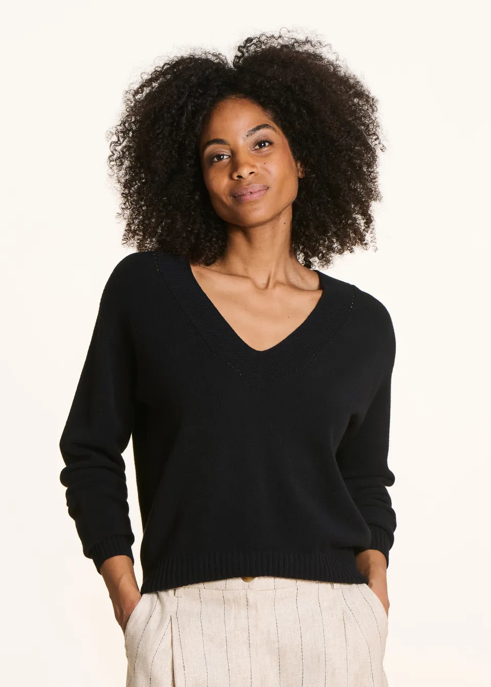 la-f-e-marabout-e-zolara-pullover-schwarz-wolle-v-ausschnitt image 1