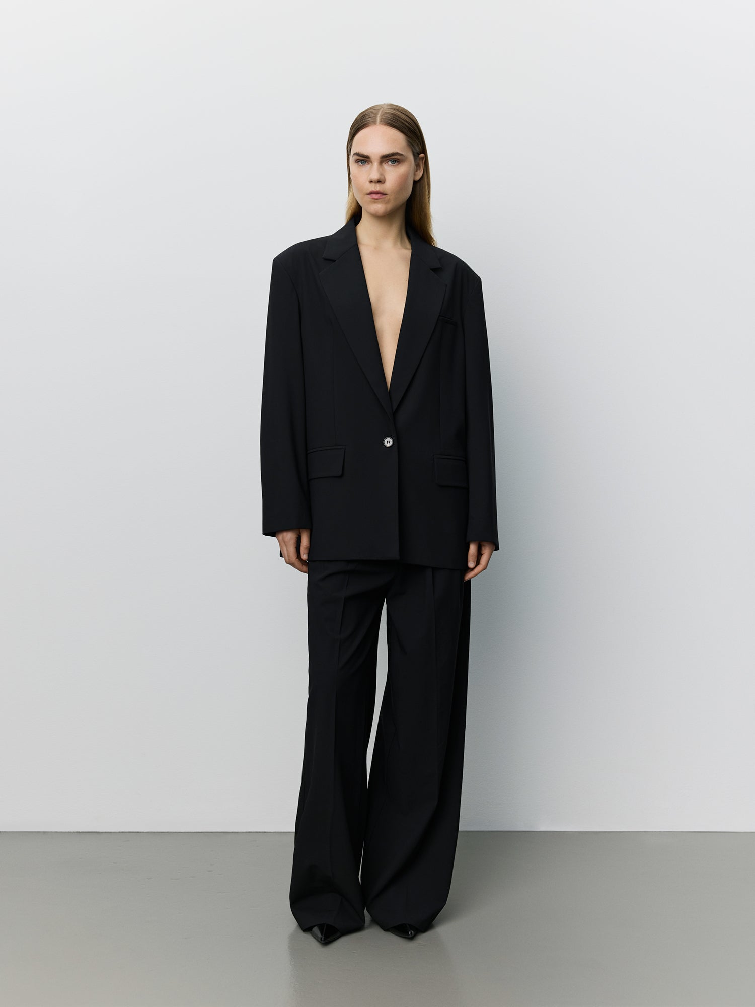 sofie-schnoor-women-elnasw-blazer-schwarz-oversized image 2
