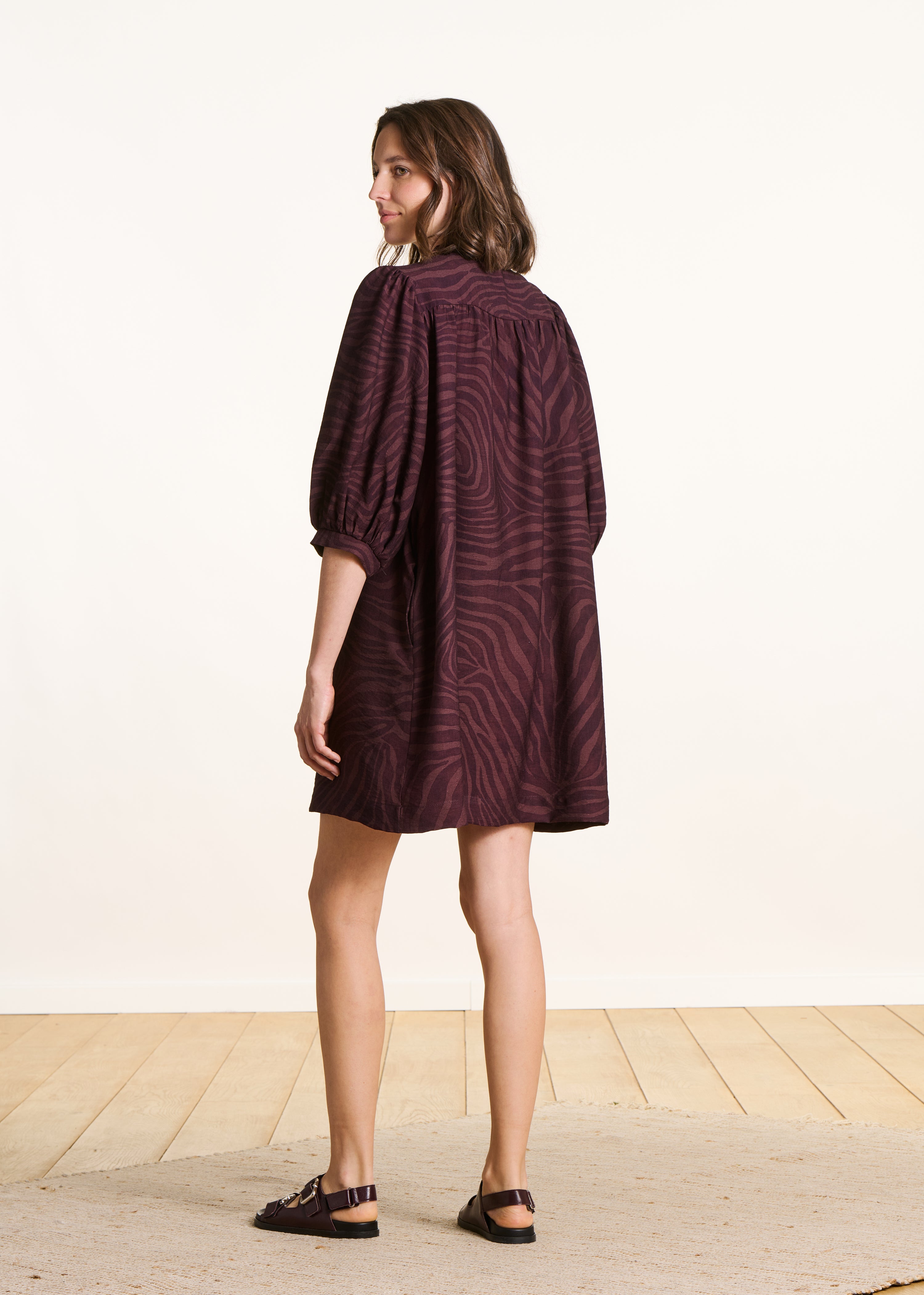 la-f-e-marabout-e-fabiola-kurzes-kleid-animalprint-braun image 3