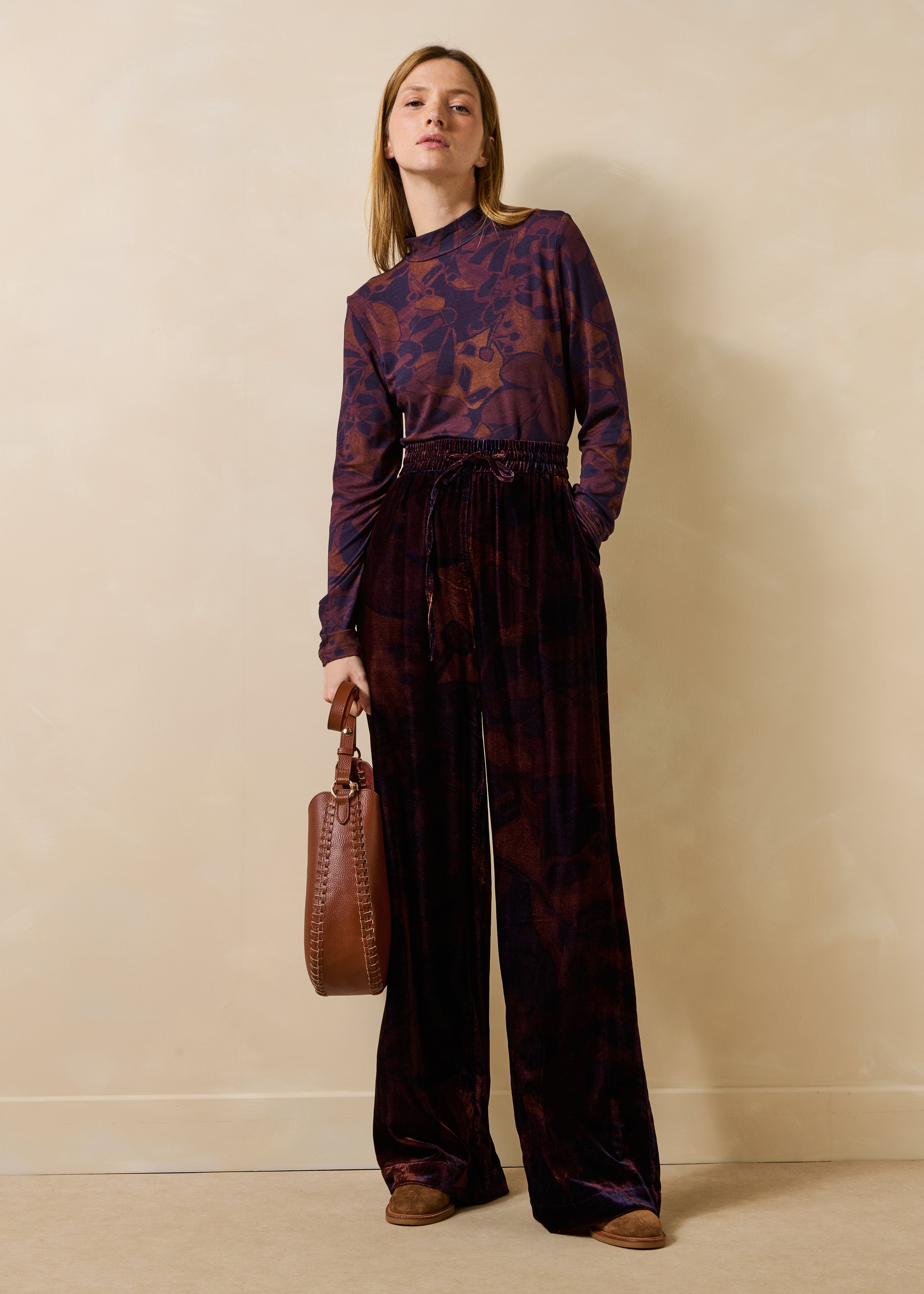 la-f-e-marabout-e-pacoa-hose-violett-samt-blumen image 1