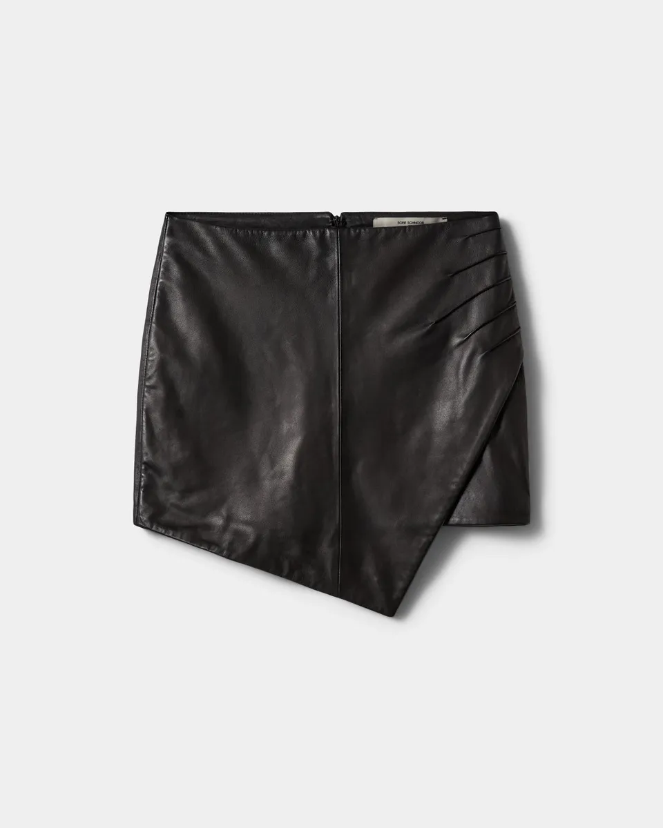 sofie-schnoor-icon-005-lonasw-lederrock-schwarz-asymmetrisch image 1