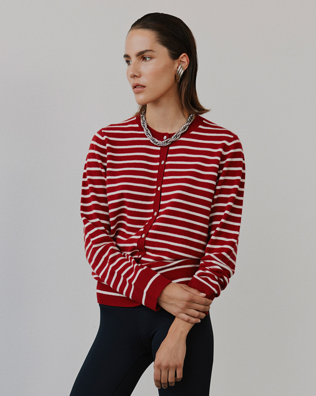 sofie-schnoor-cissesw-cardigan-rot-gestreift-merinowolle image 2