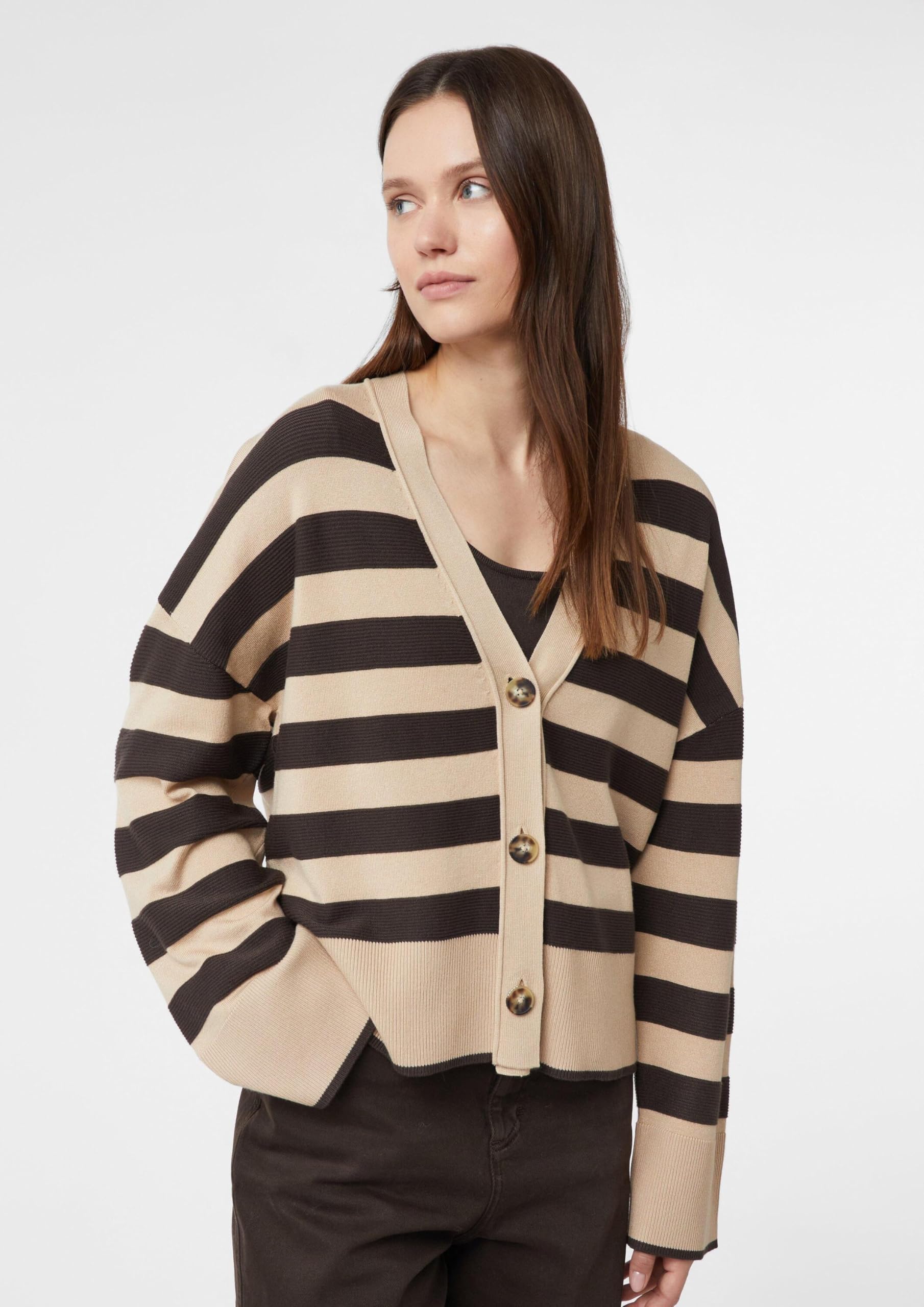 comma-gestreifter-cardigan-strickjacke-creme-boxy-style image 6