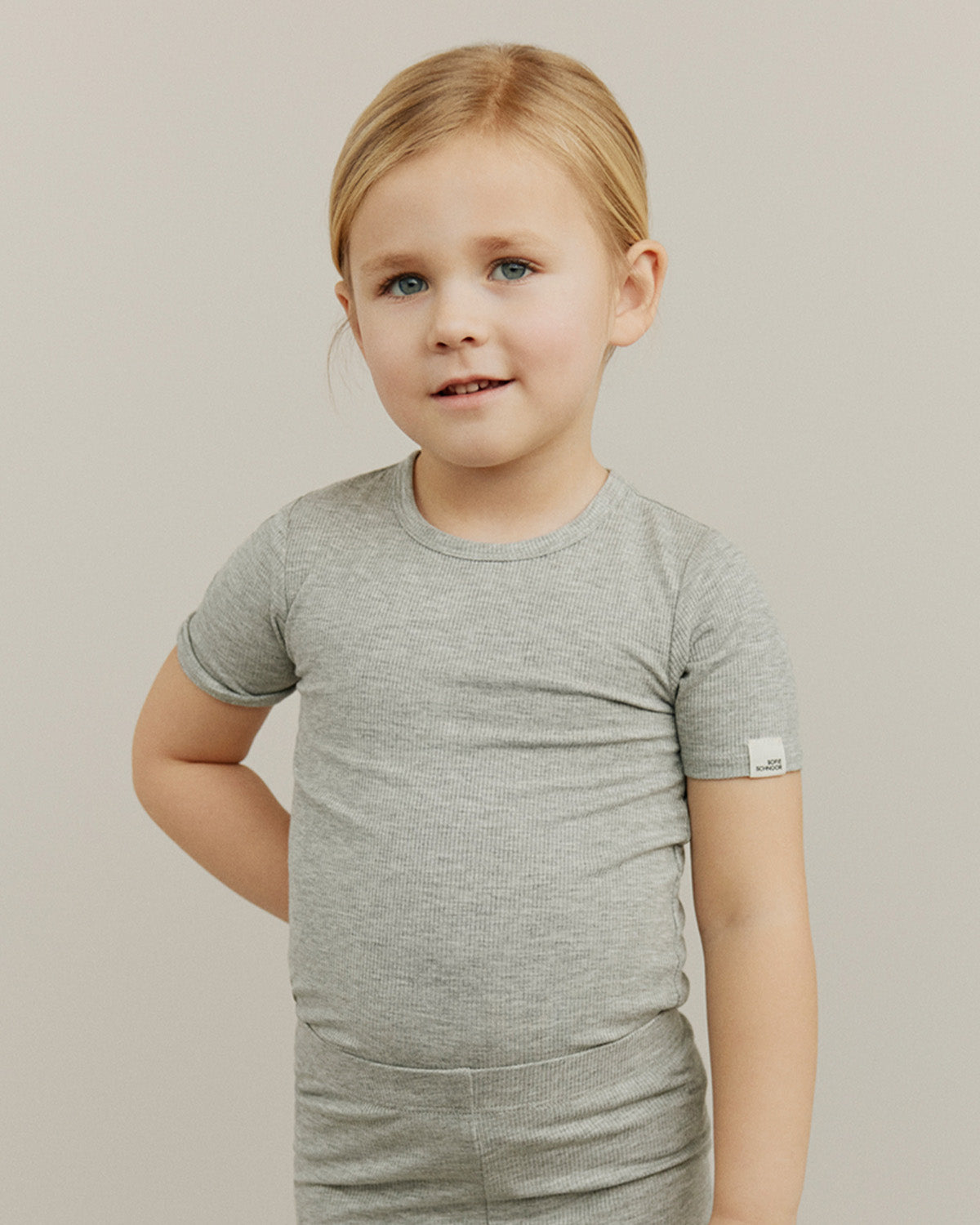 sofie-schnoor-kids-pipersk-t-shirt-grau-meliert-viskose image 2