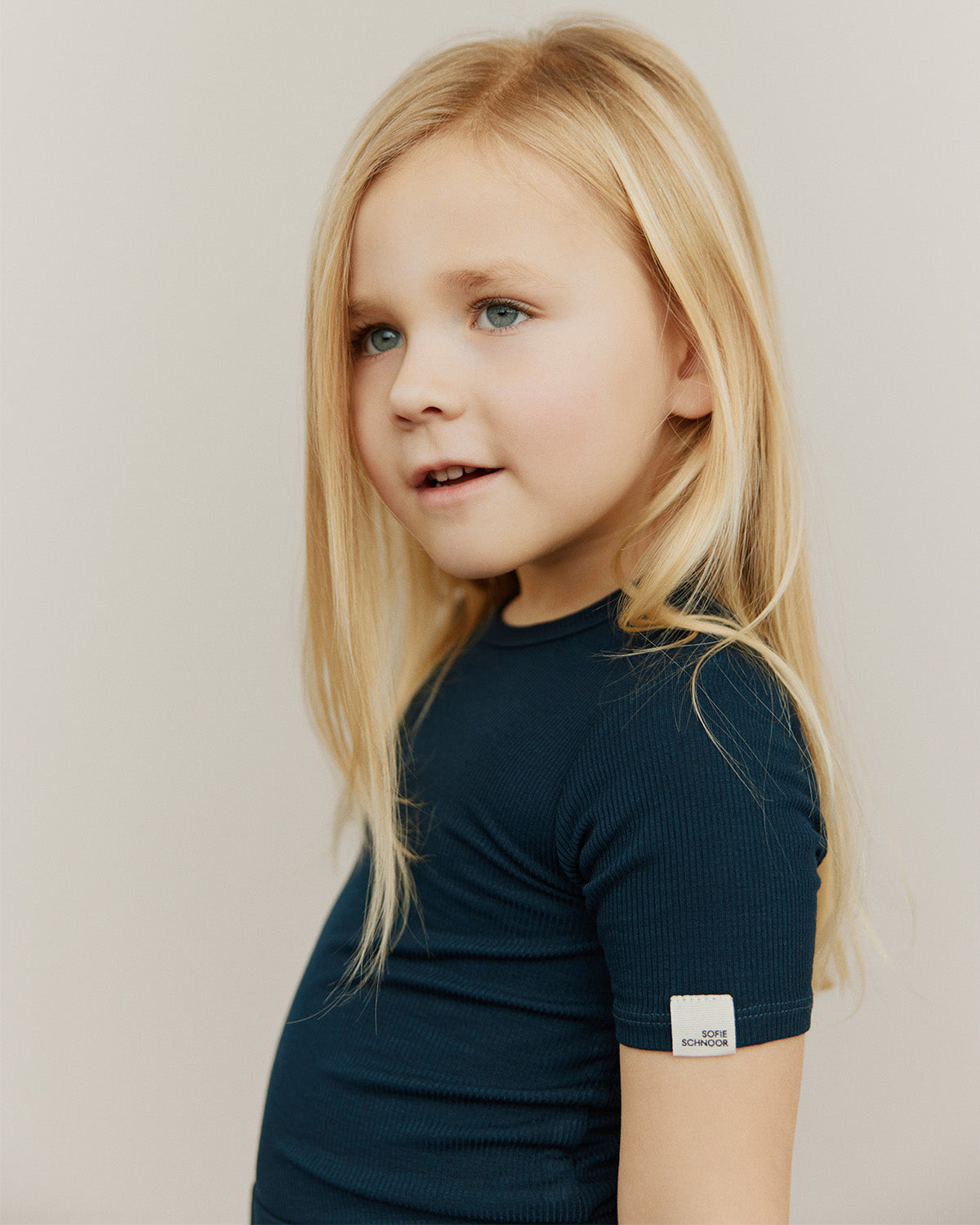 sofie-schnoor-kids-pipersk-t-shirt-navy-kurzarm image 2