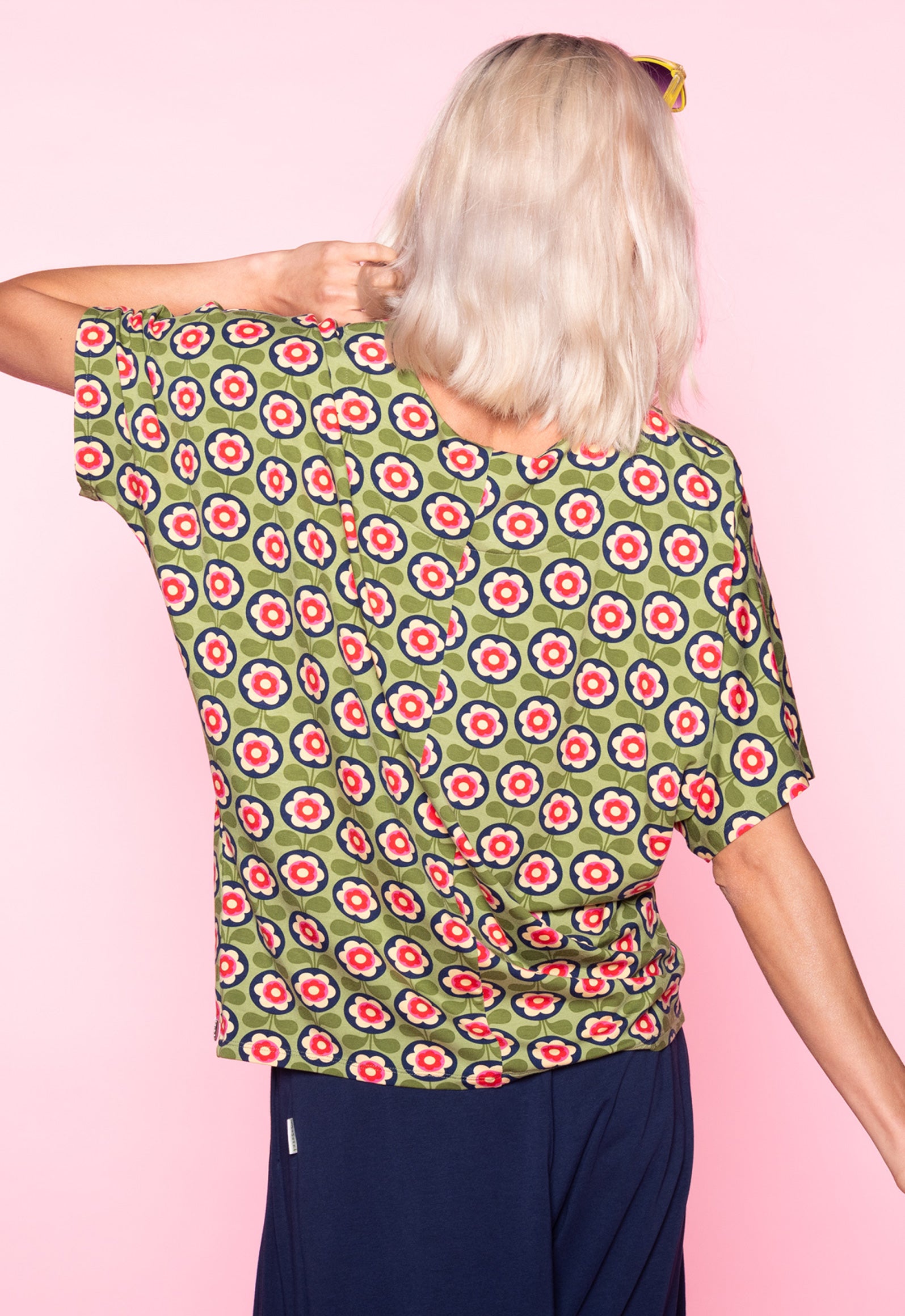 moshiki-dress-i-101-s26top-v2-top-viskose-midnight-sunshine image 8