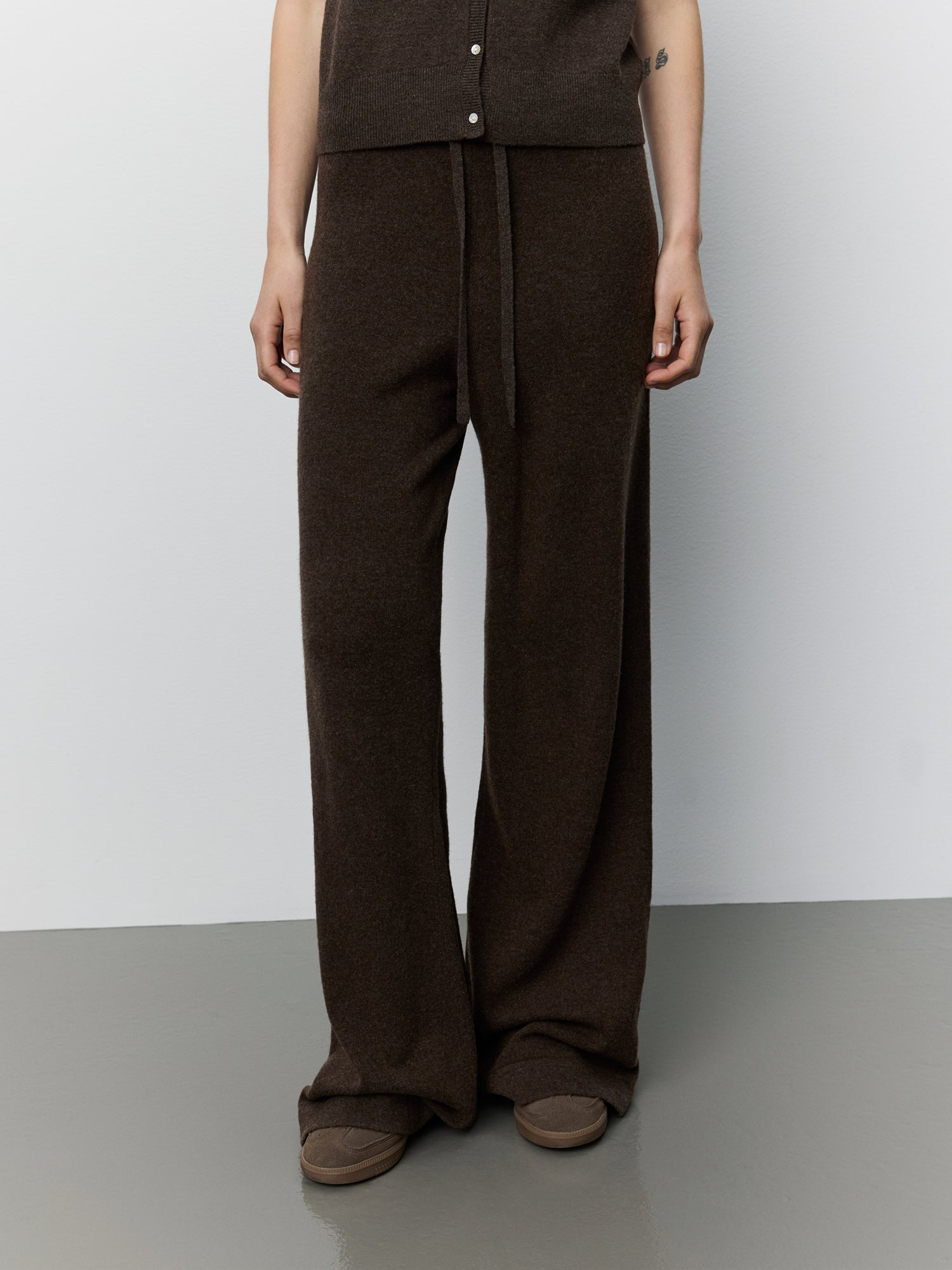 sofie-schnoor-velosw-wollhose-braun-fudge-100-wolle image 5