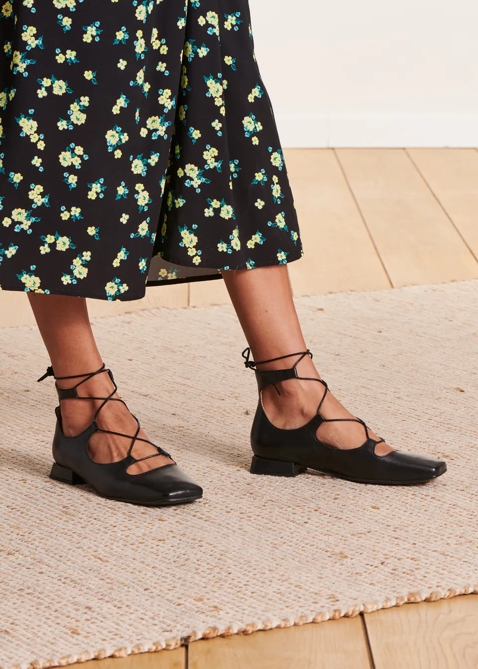 la-f-e-marabout-e-accessoires-ballerina-schwarz-schn-rer-leder image 1