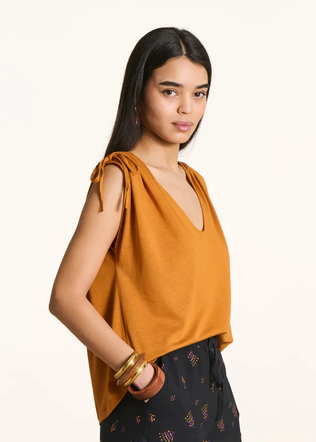 la-f-e-marabout-e-filou-t-shirt-damen-ocker-v-ausschnitt image 1