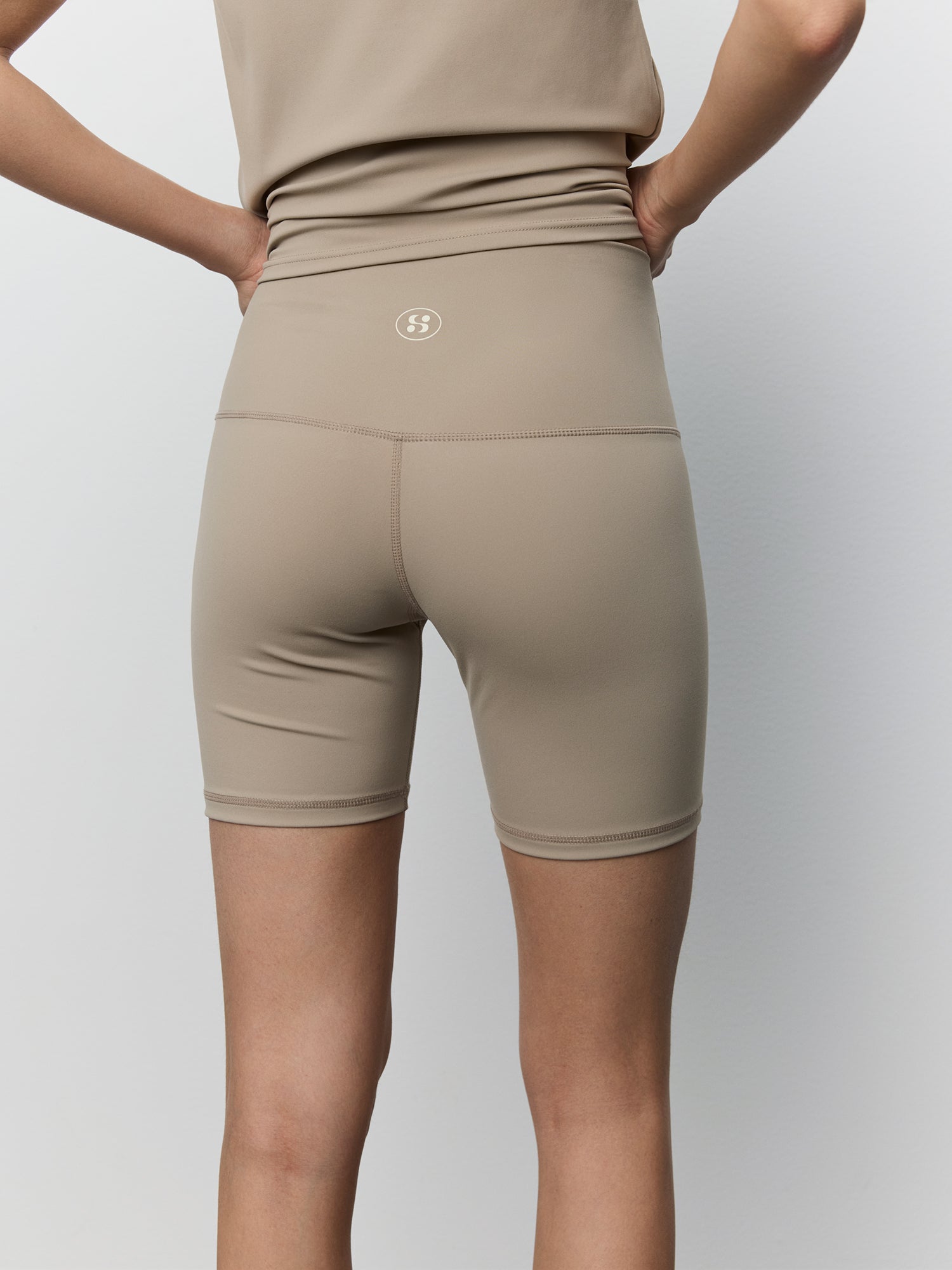 sofie-schnoor-sport-jassiespo-shorts-dusty-sand-biker image 5