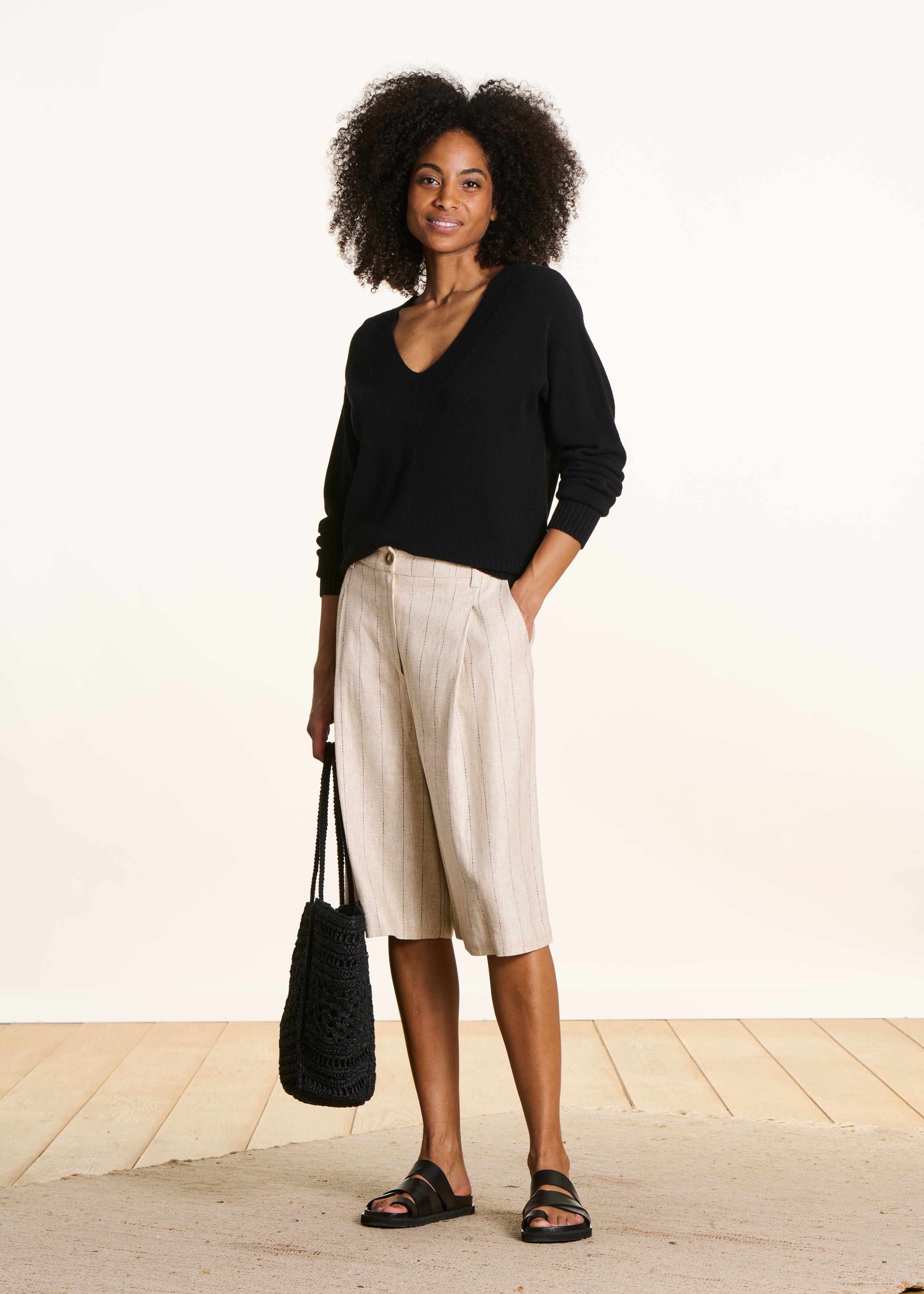la-f-e-marabout-e-zolara-pullover-schwarz-wolle-v-ausschnitt image 2