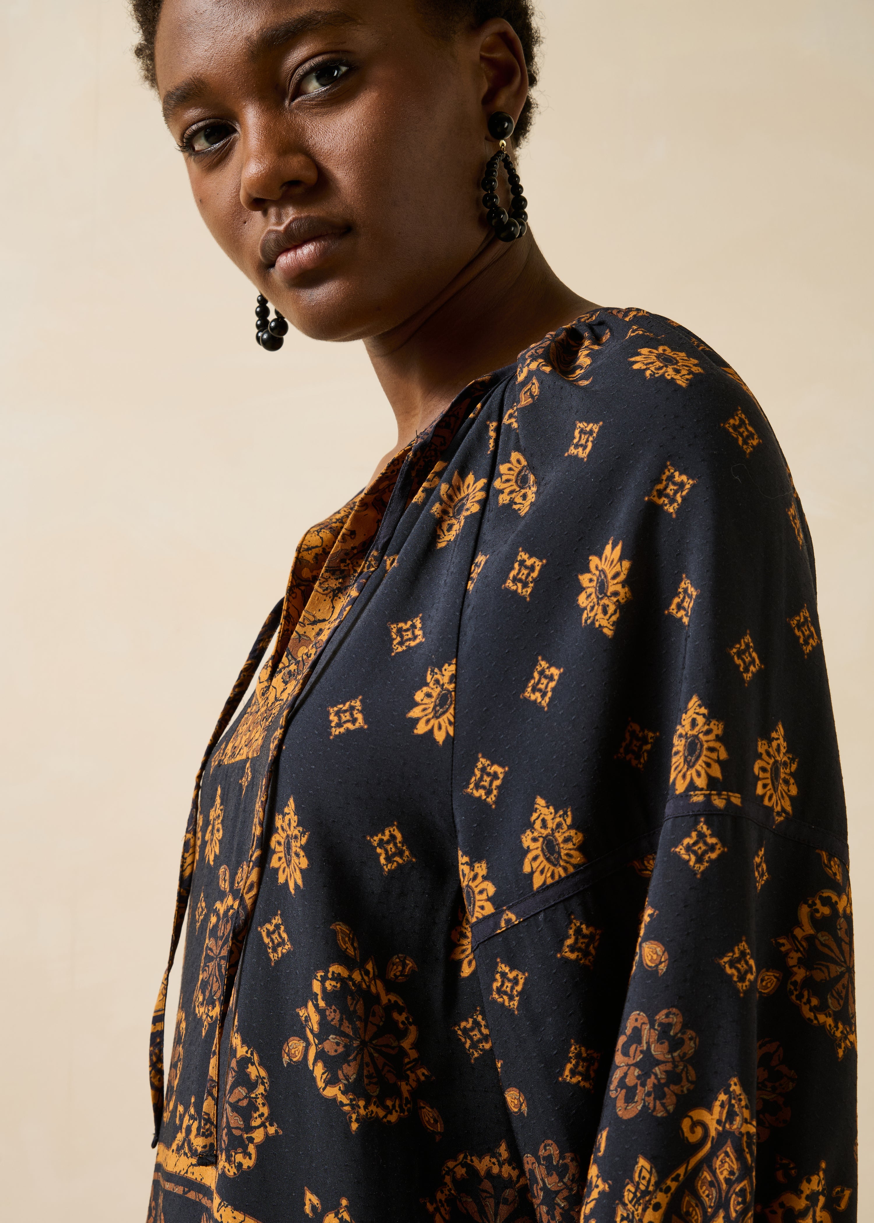 la-f-e-marabout-e-gopal-kleid-marine-paisley-viskose image 5