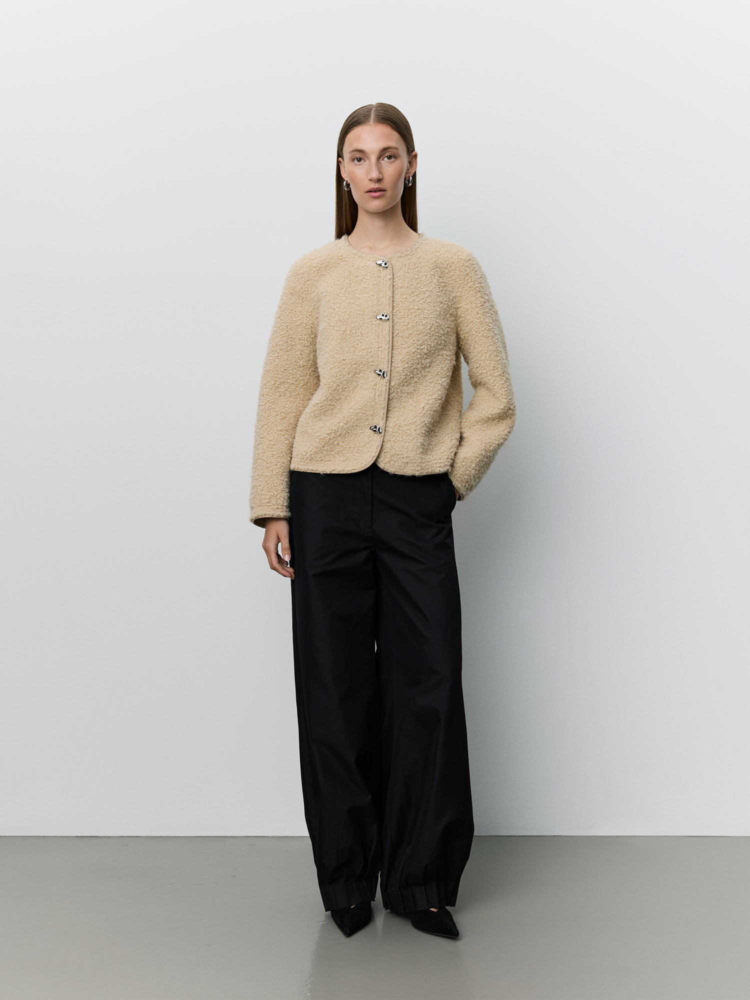 sofie-schnoor-benesw-s263315-jacke-beige-kunstfell-kurz image 2