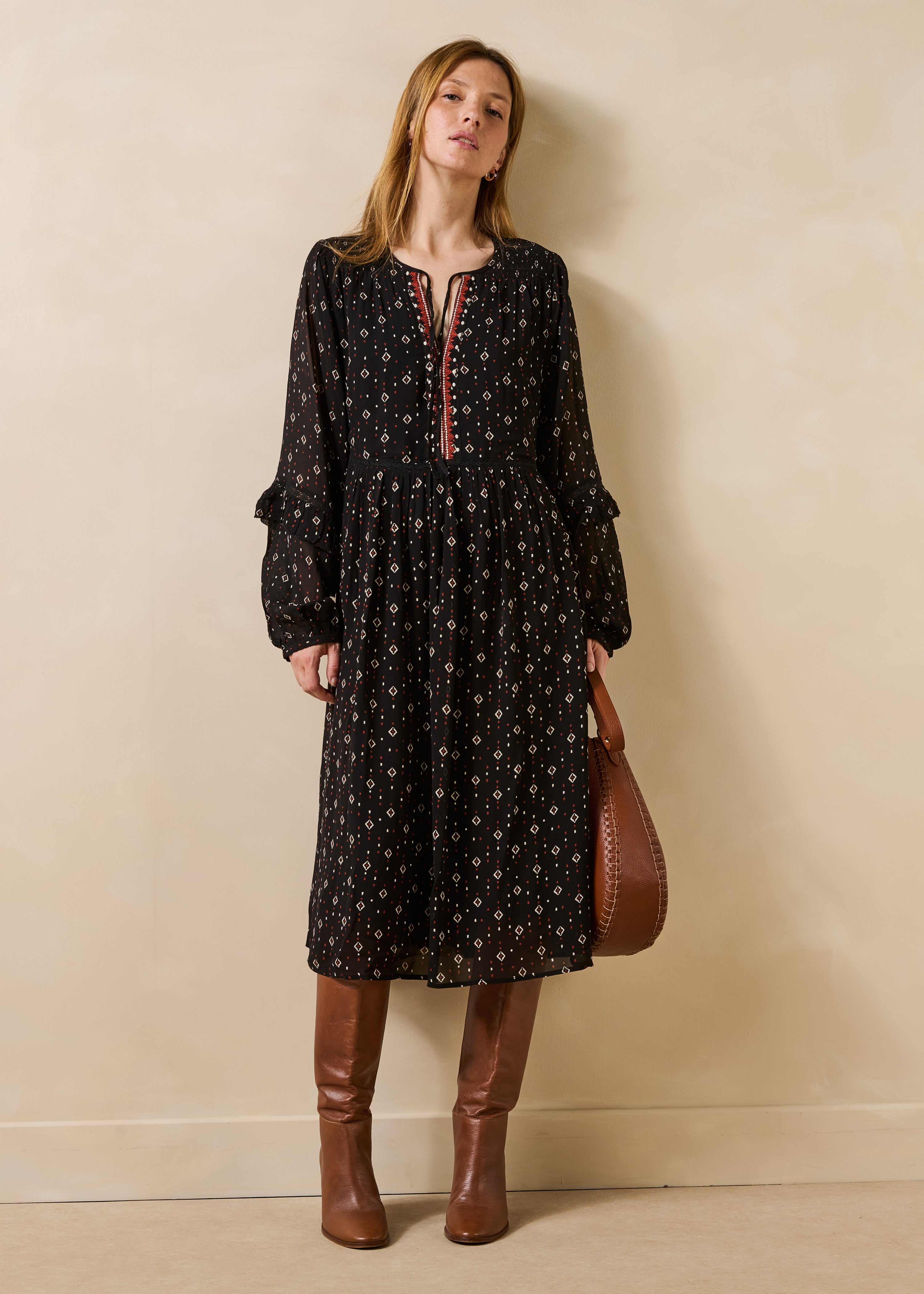 la-f-e-marabout-e-gumia-kleid-schwarz-boho-spitze-volant image 1