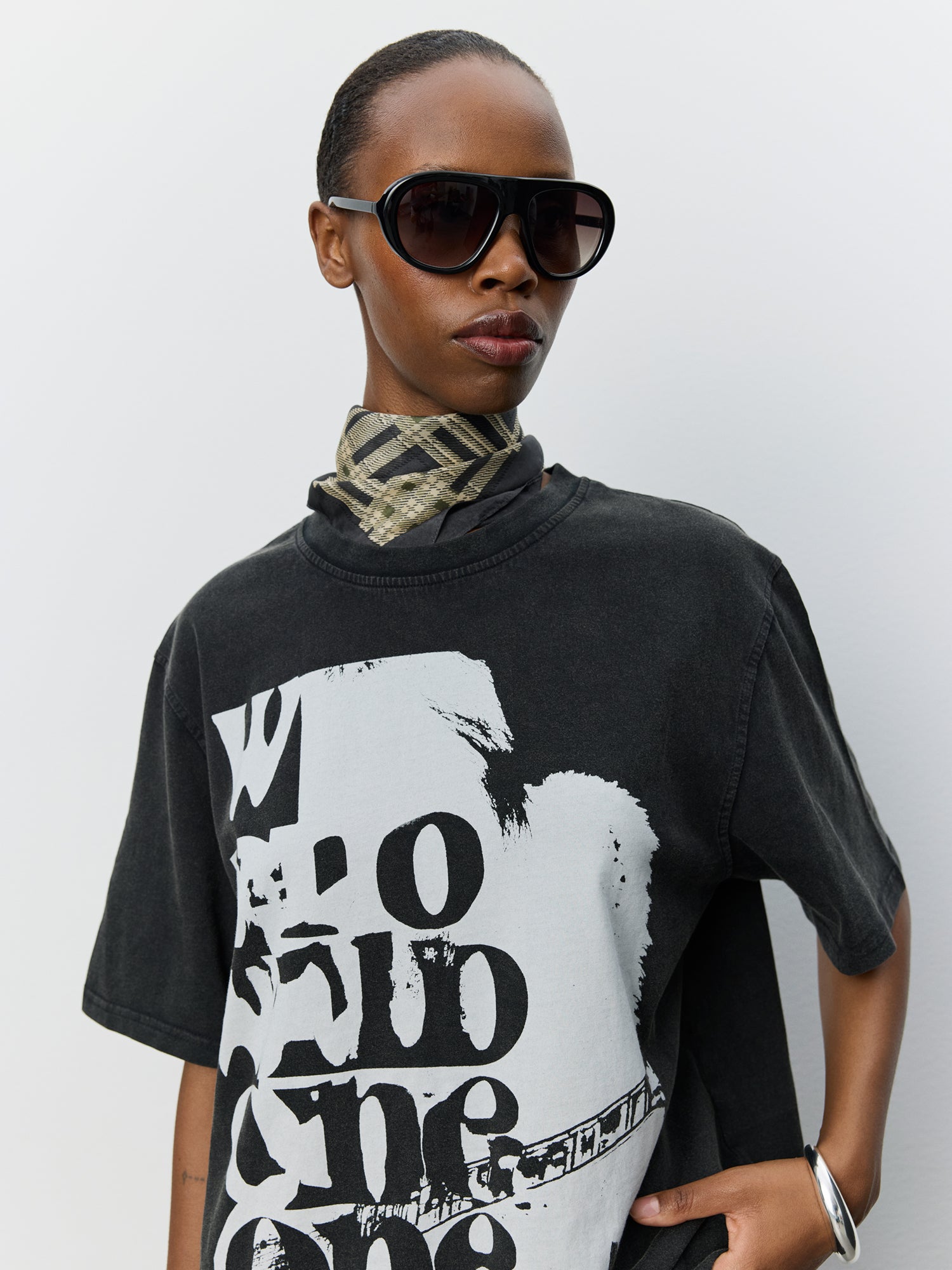 sofie-schnoor-women-maesw-oversize-t-shirt-washed-black-baumwolle image 5