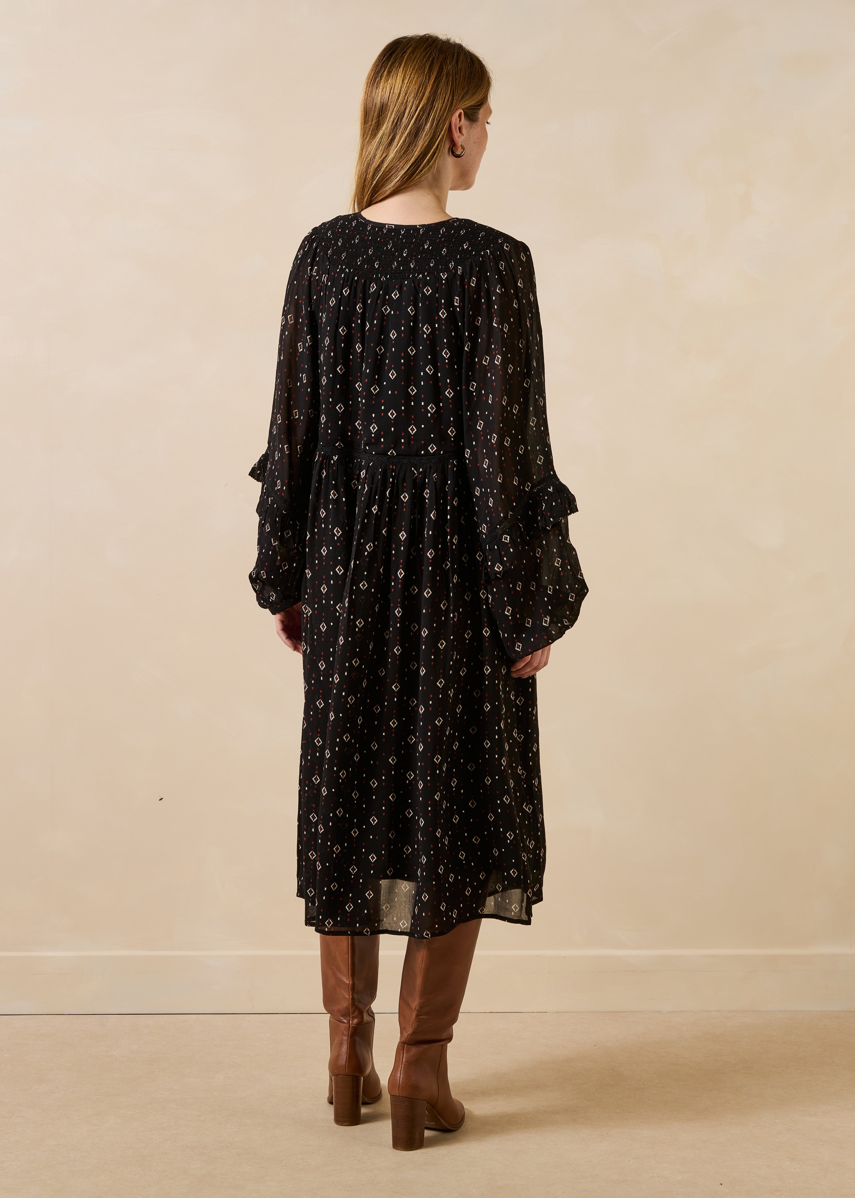 la-f-e-marabout-e-gumia-kleid-schwarz-boho-spitze-volant image 3