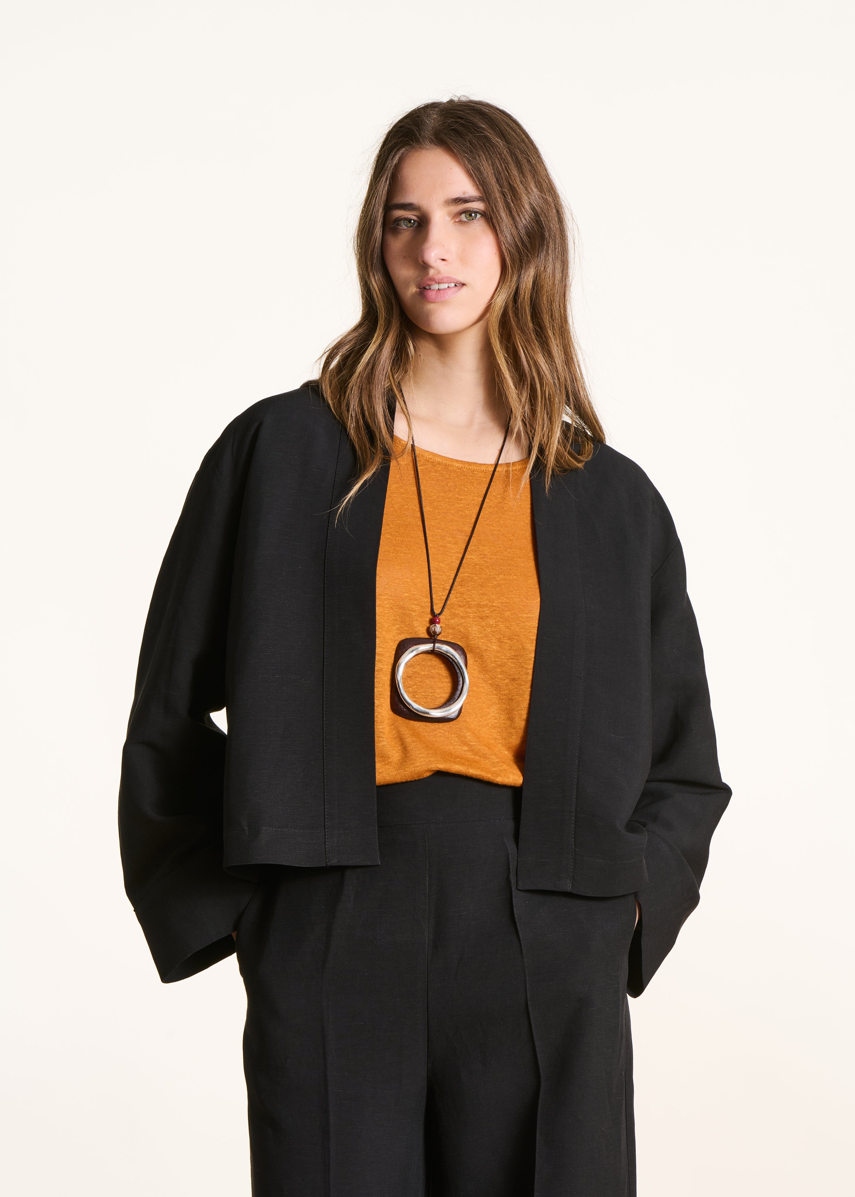 la-f-e-marabout-e-poma-jacke-damen-schwarz-kurz-leinen image 1