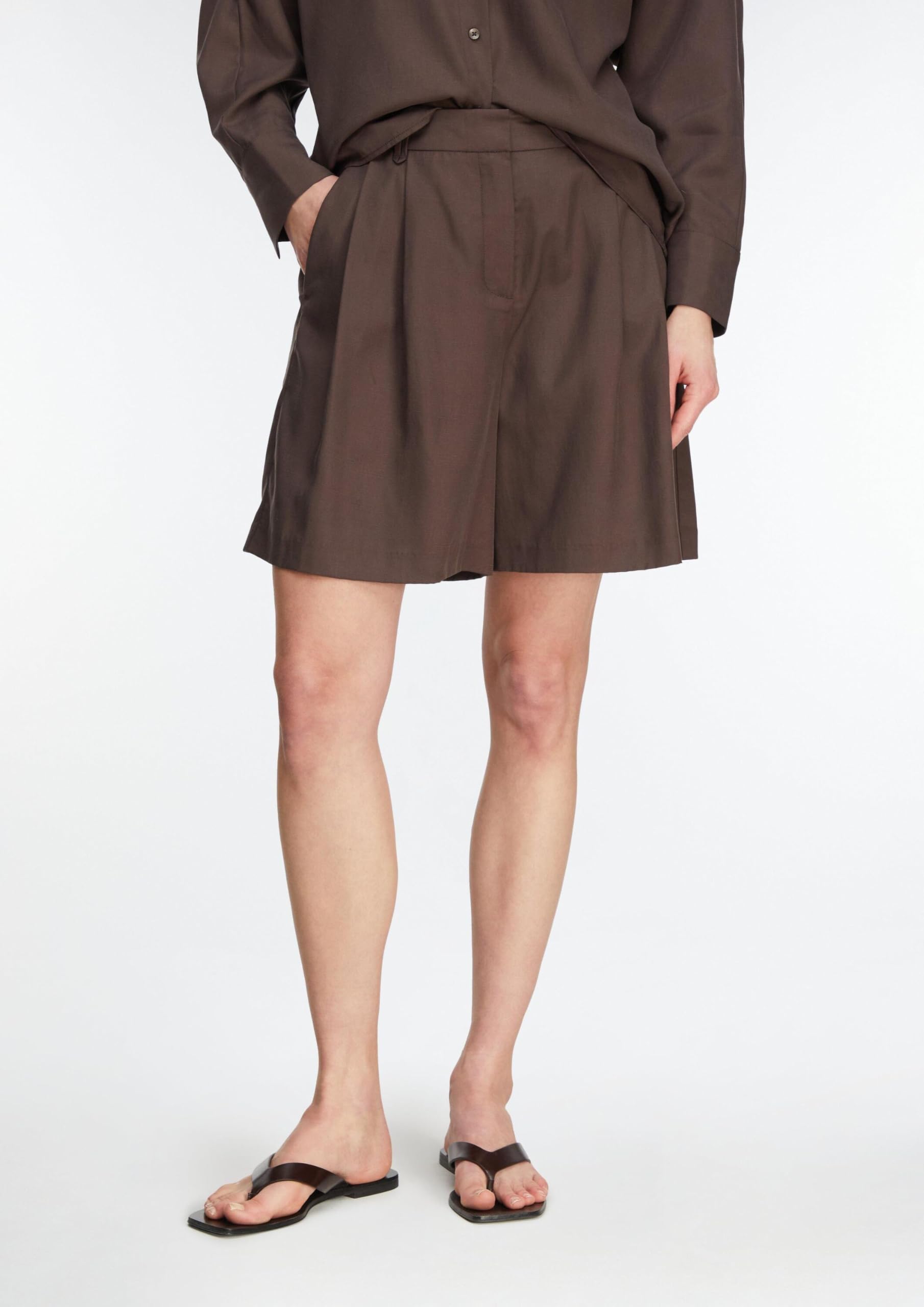 comma-trousers-shorts-lyocell-leinen-flie-end-tailored image 5
