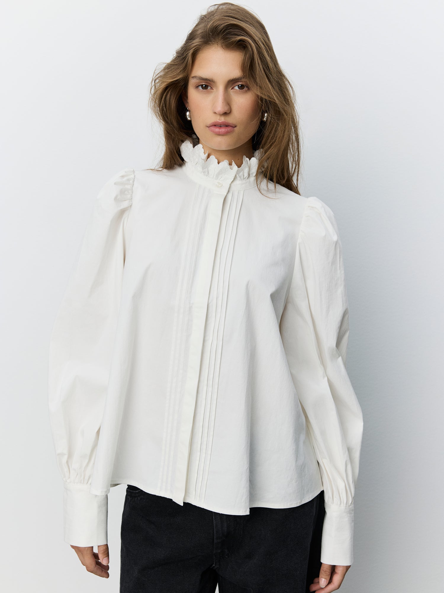 sofie-schnoor-cyliasw-s264252-bluse-damen-off-white-stickerei image 5