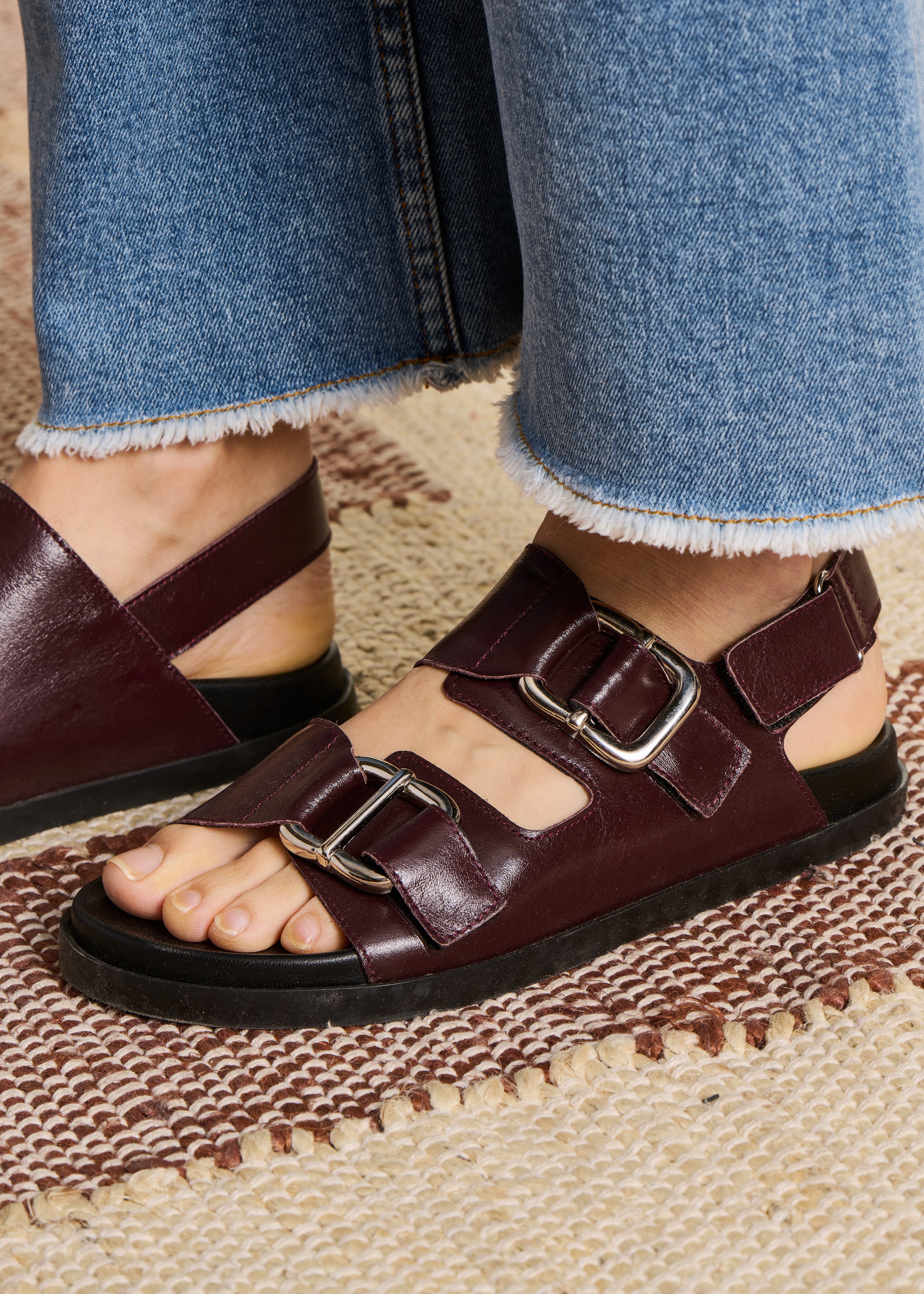 la-f-e-marabout-e-sandalen-bordeaux-leder-flach-riemen image 2