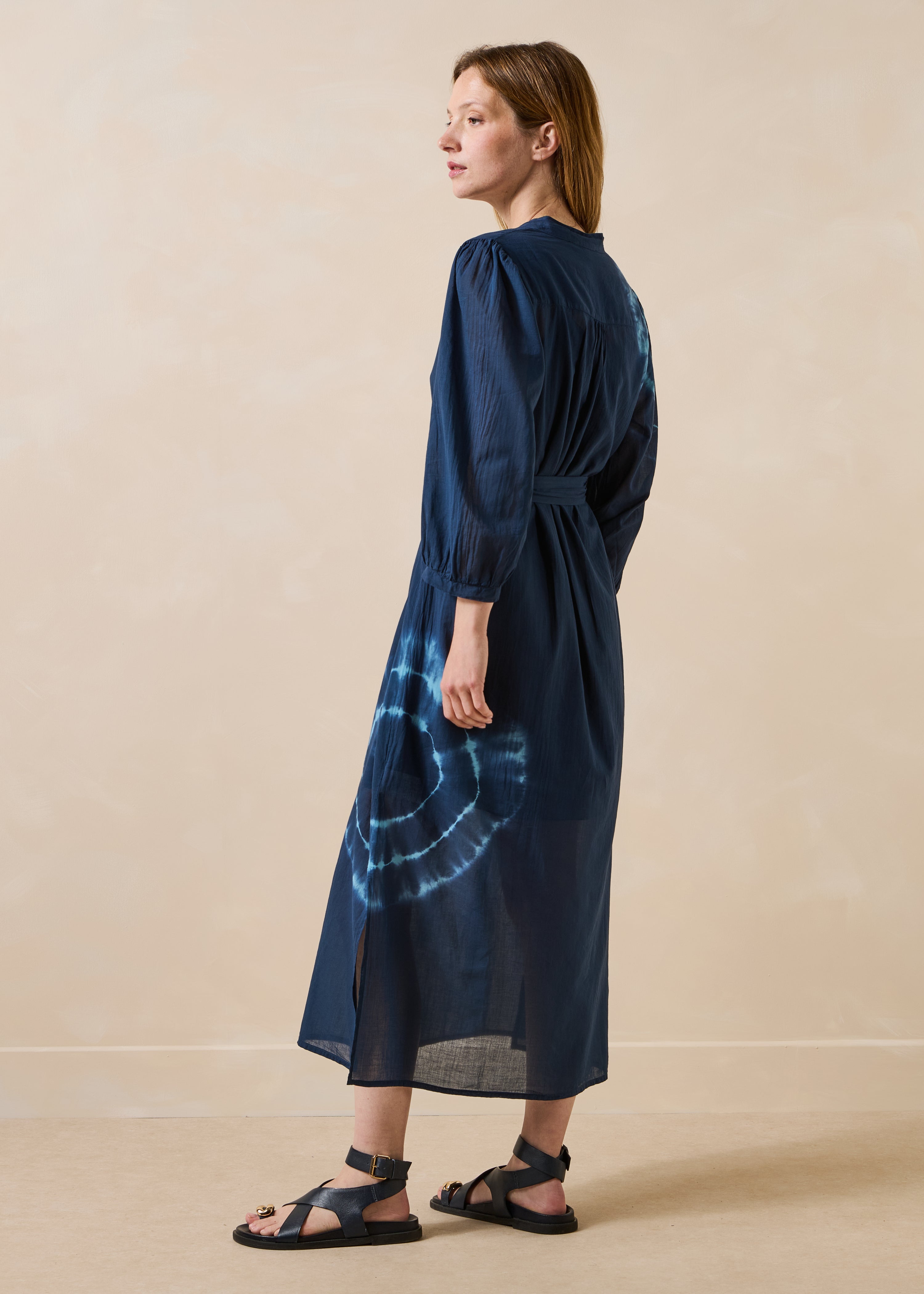 la-f-e-marabout-e-robes-kleid-blau-tie-dye-midi-voile image 3