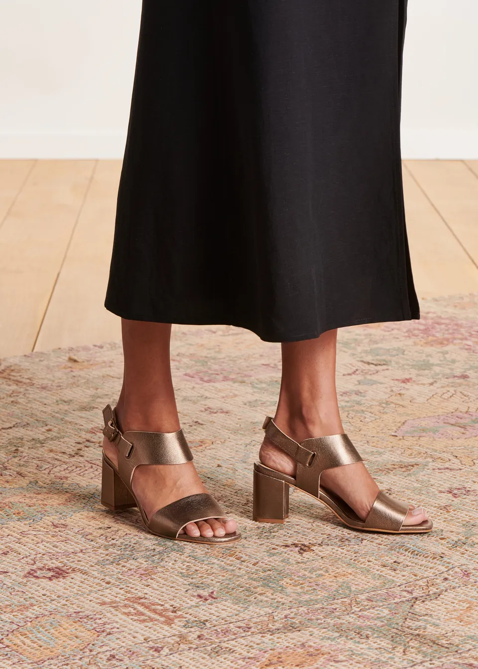 la-f-e-marabout-e-vimbre-sandalen-gold-leder-absatz image 1