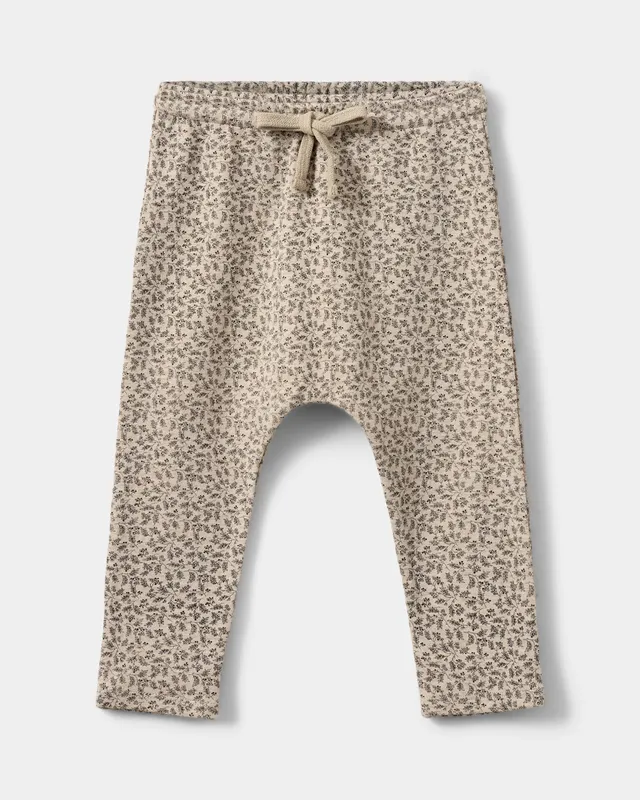 sofie-schnoor-baby-sarahsb-hose-black-flower-blumen image 1