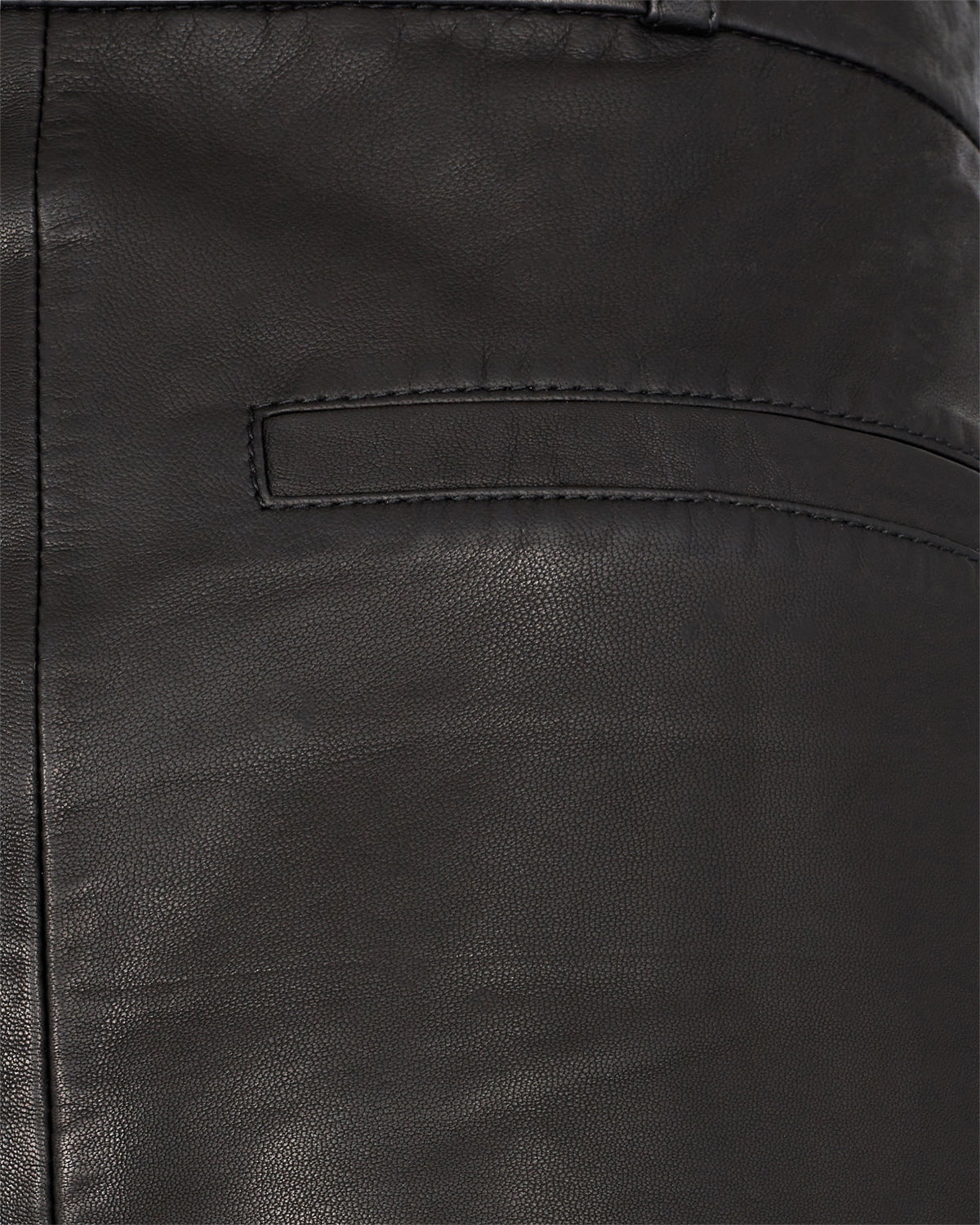 sofie-schnoor-women-jannasw-ledershorts-schwarz-echtleder image 7