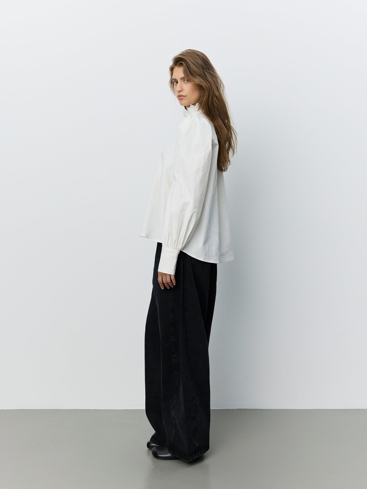 sofie-schnoor-cyliasw-s264252-bluse-damen-off-white-stickerei image 3