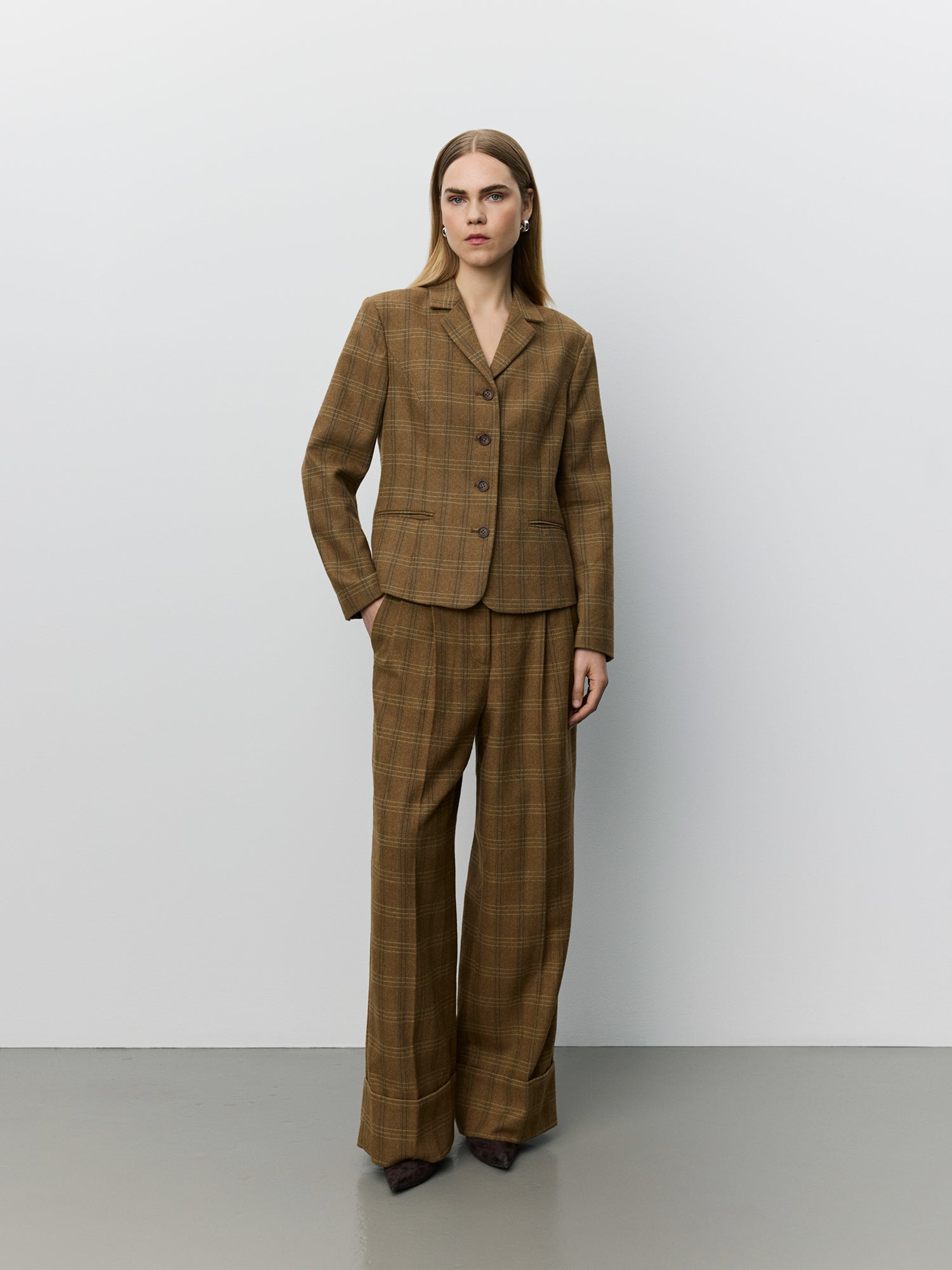 sofie-schnoor-women-poppysw-blazer-maple-brown-check image 2
