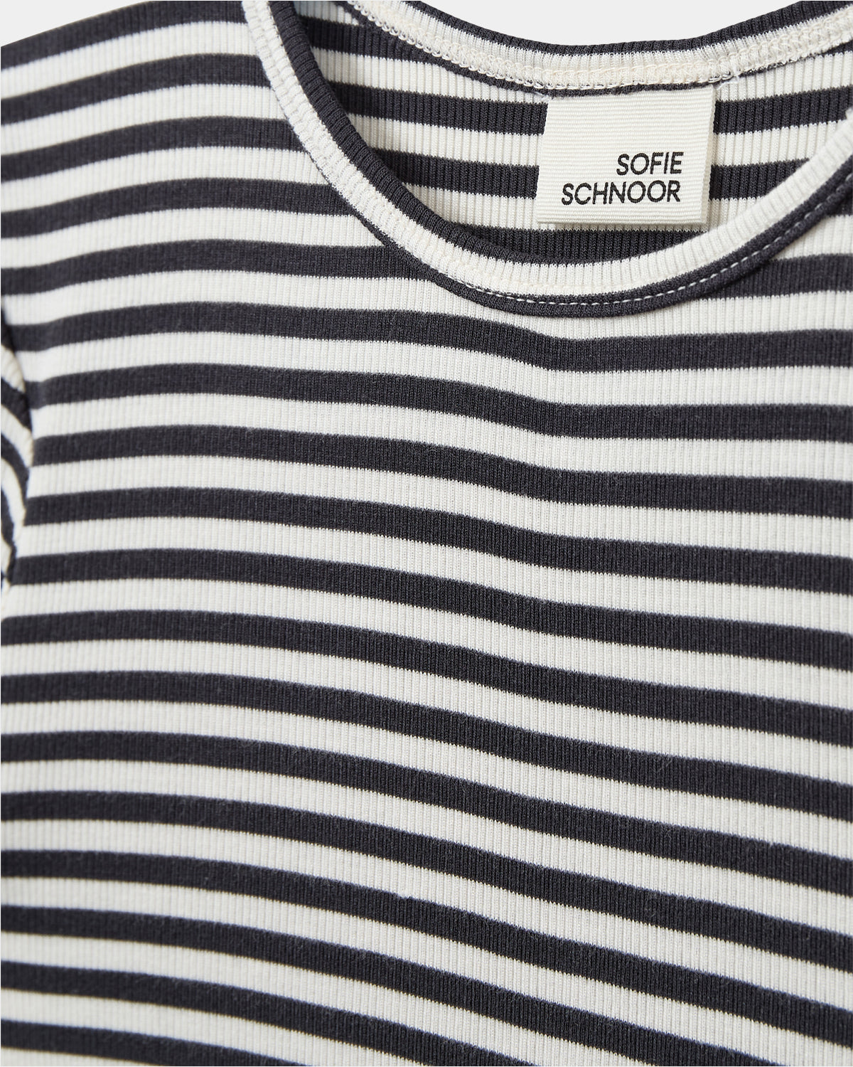 sofie-schnoor-young-nataliasy-t-shirt-black-striped-modal image 3