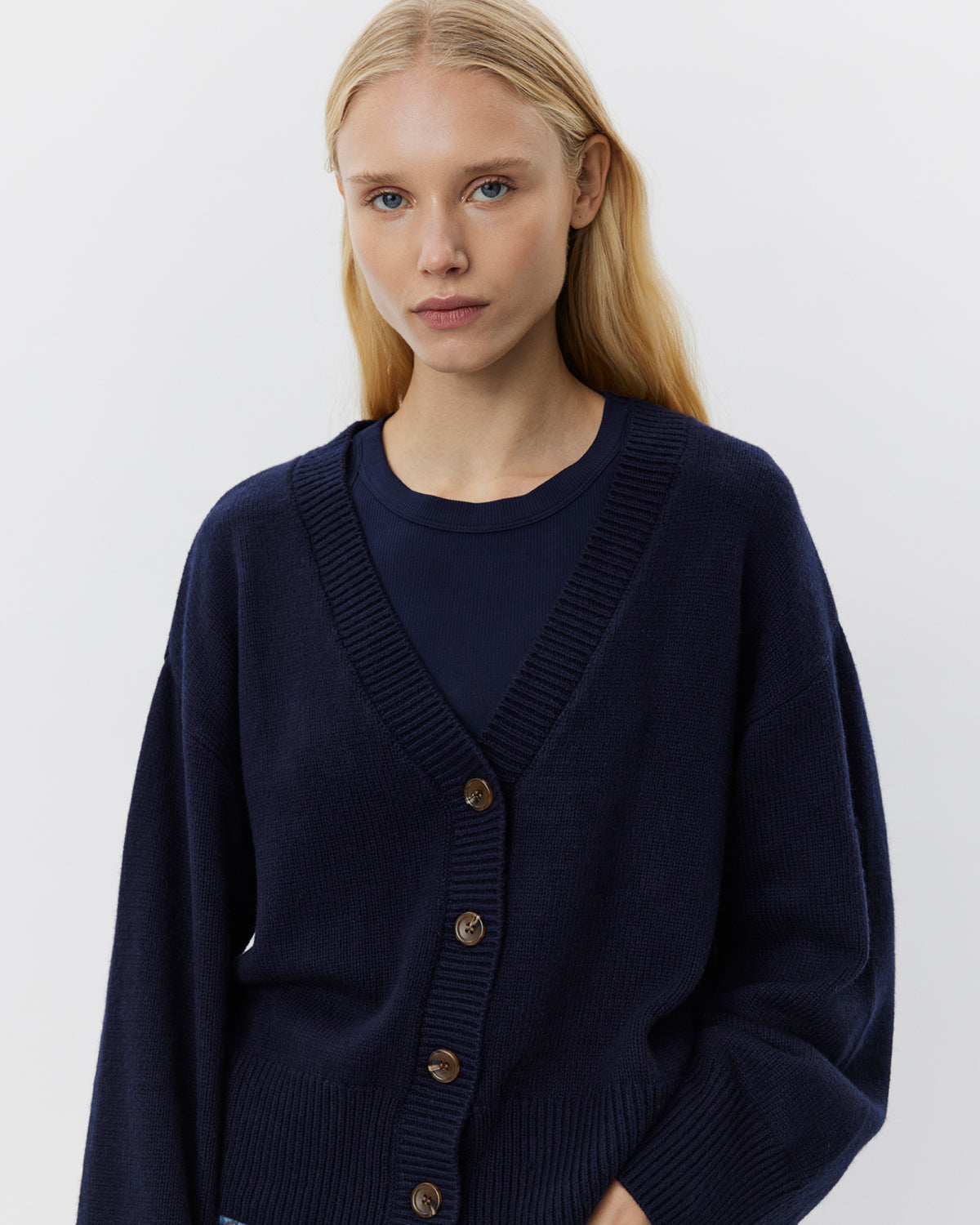 sofie-schnoor-women-levasw-cardigan-strickjacke-navy-blue-wolle image 4